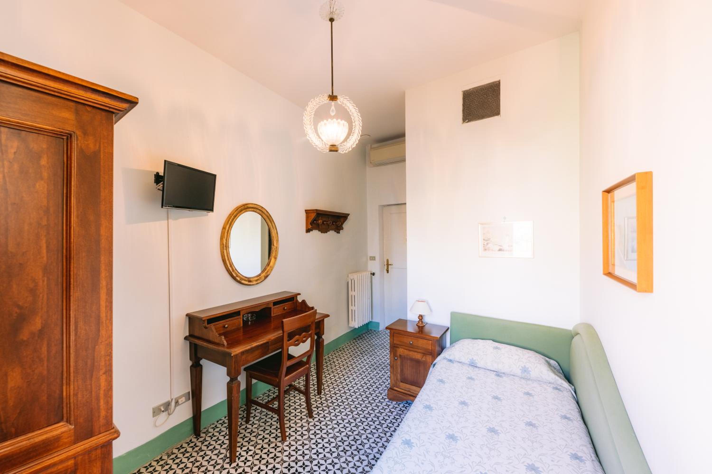 Single Room photo 2
