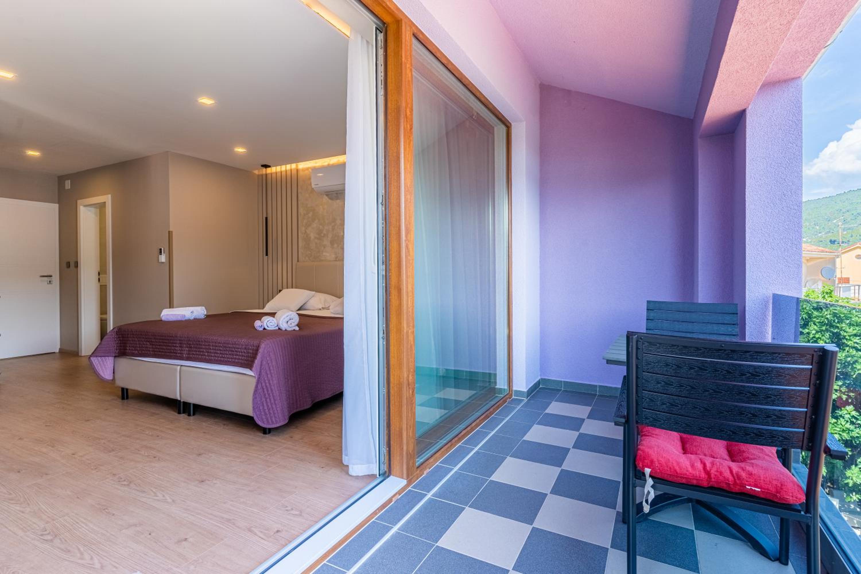 Double Room with Balcony and Sea View - Photo 1