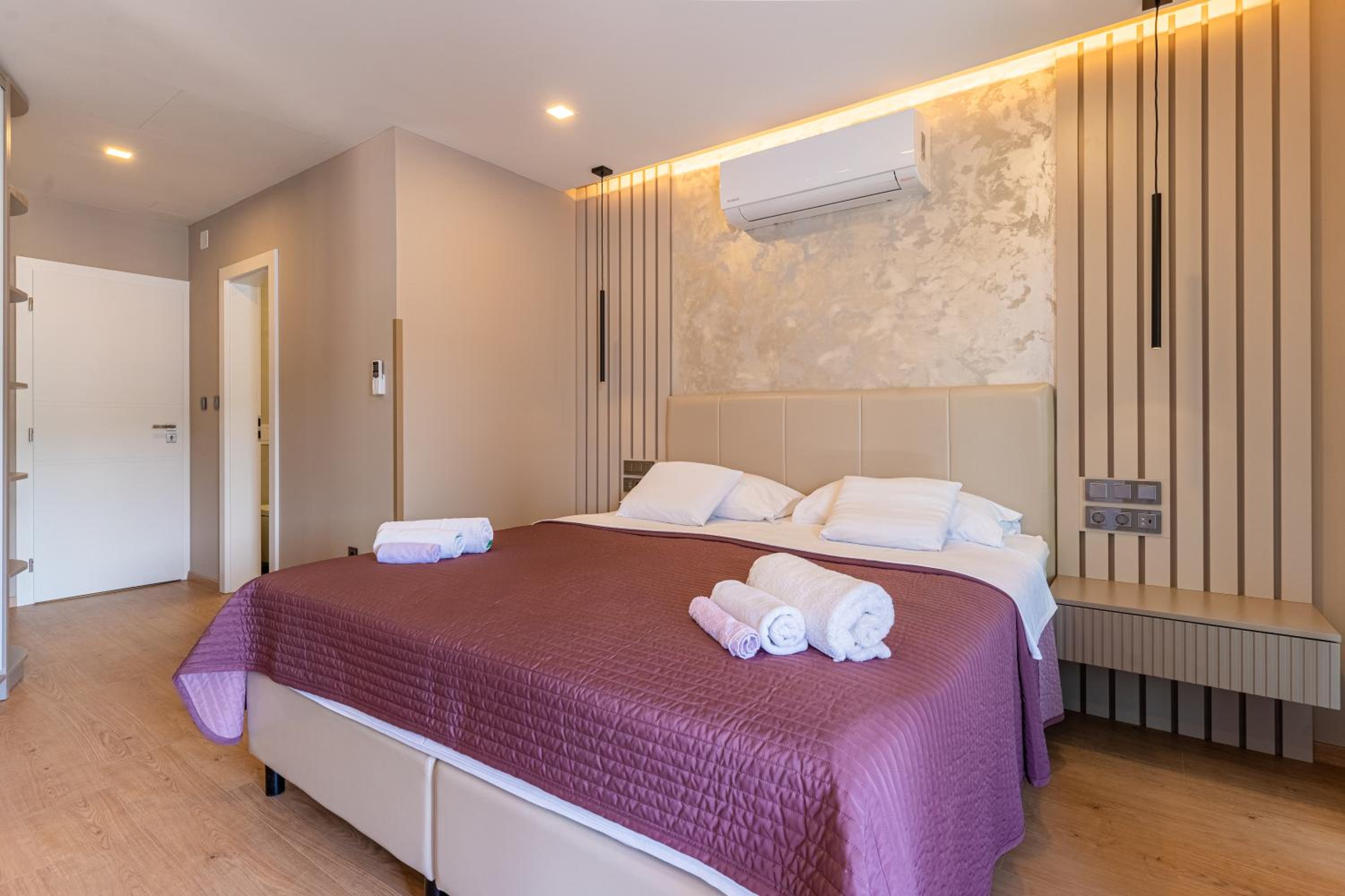 Double Room with Balcony and Sea View - Photo 2