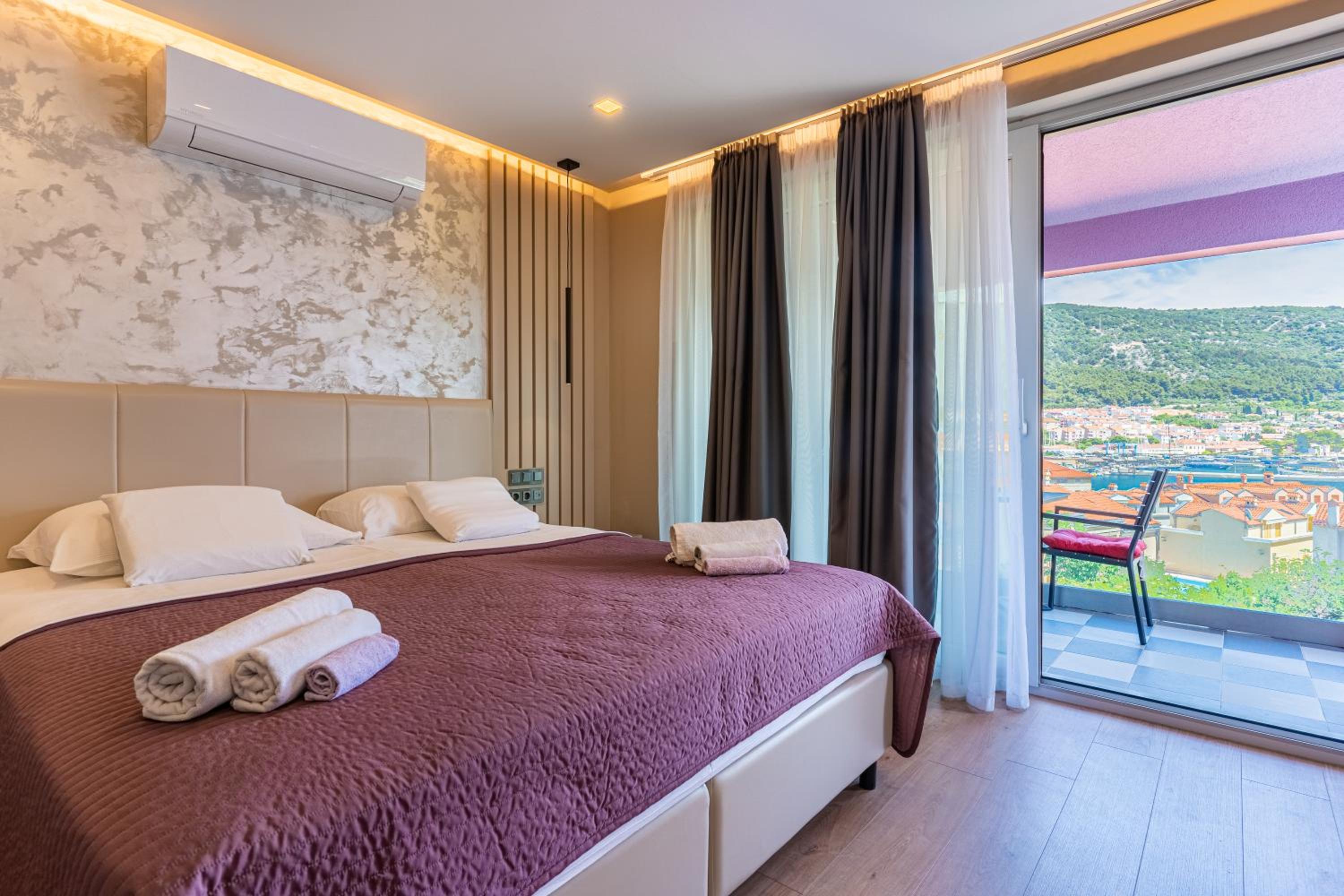 Double Room with Balcony and Sea View - Photo 20