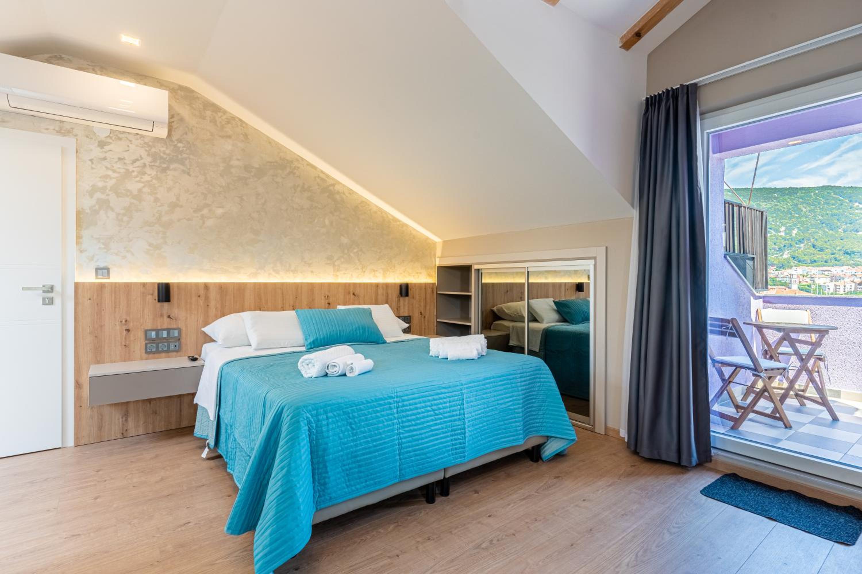 Studio with Balcony and Sea View