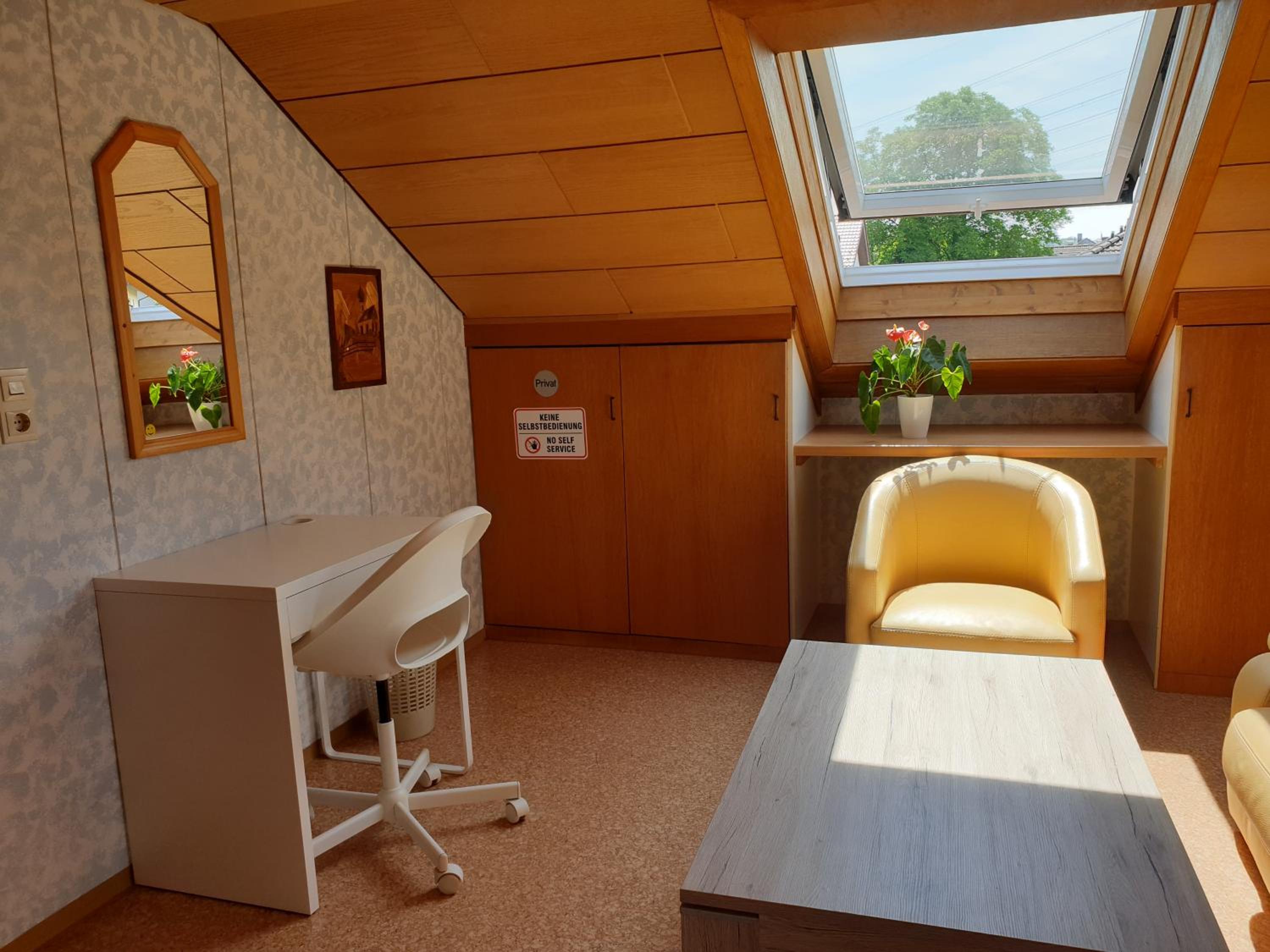 Double Room with Shared Bathroom photo 3