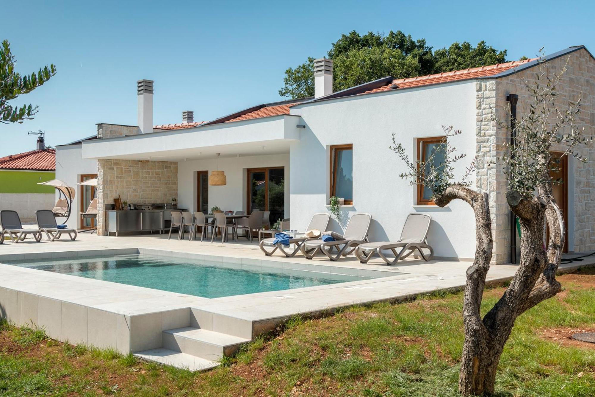 Villa photo 2