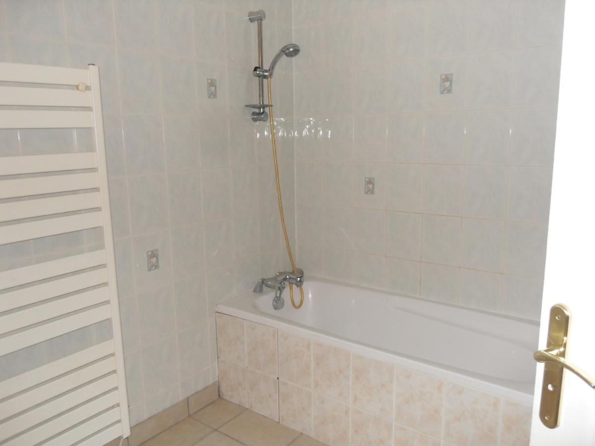 Three-Bedroom Apartment photo 2