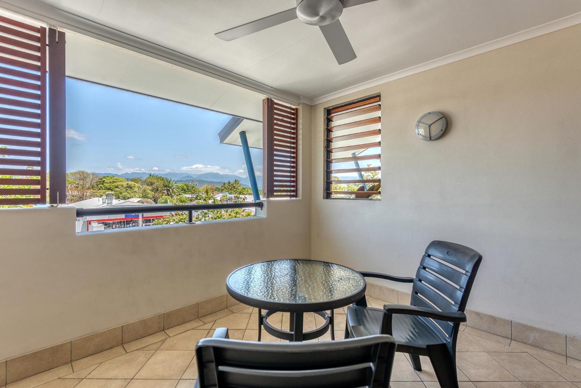 Apartment with Pool View  photo 3