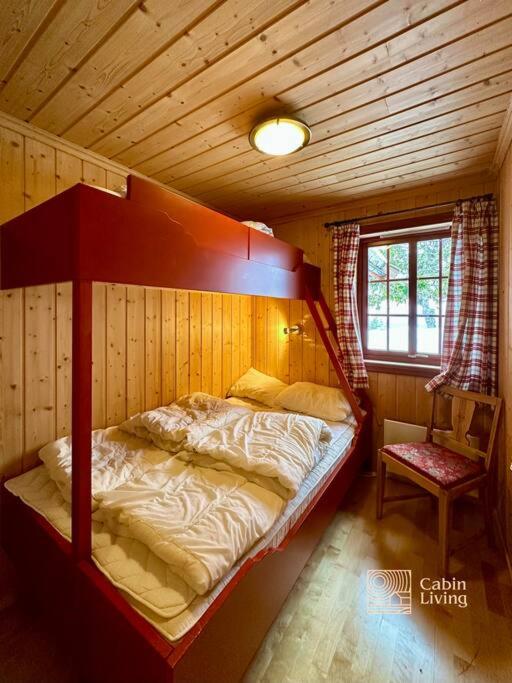 Six-Bedroom House photo 1