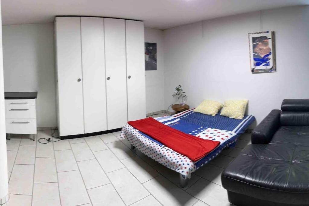 One-Bedroom Apartment photo 1