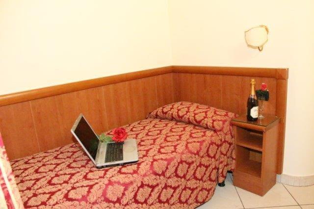 Single Room photo 2