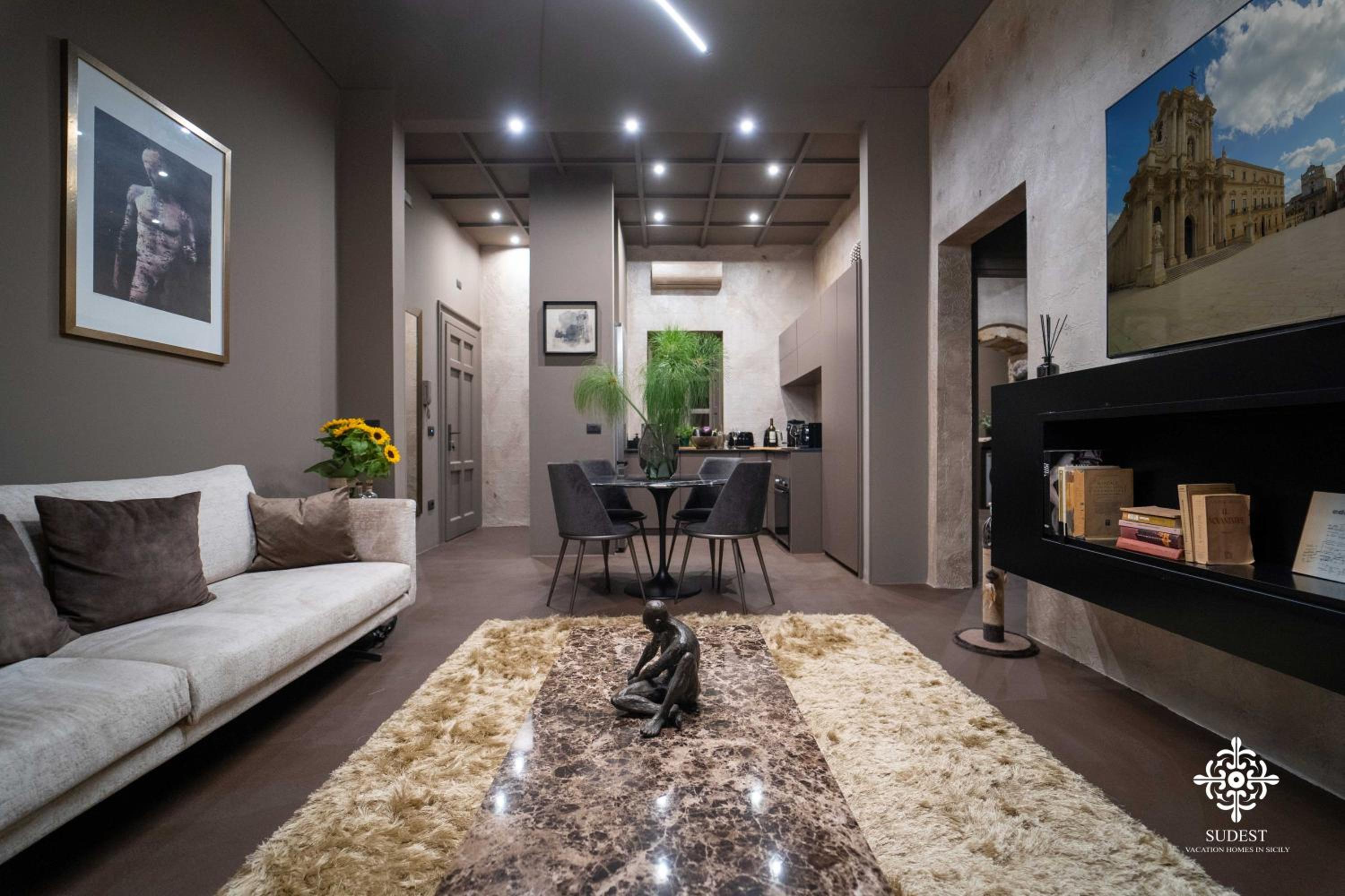 Deluxe Apartment