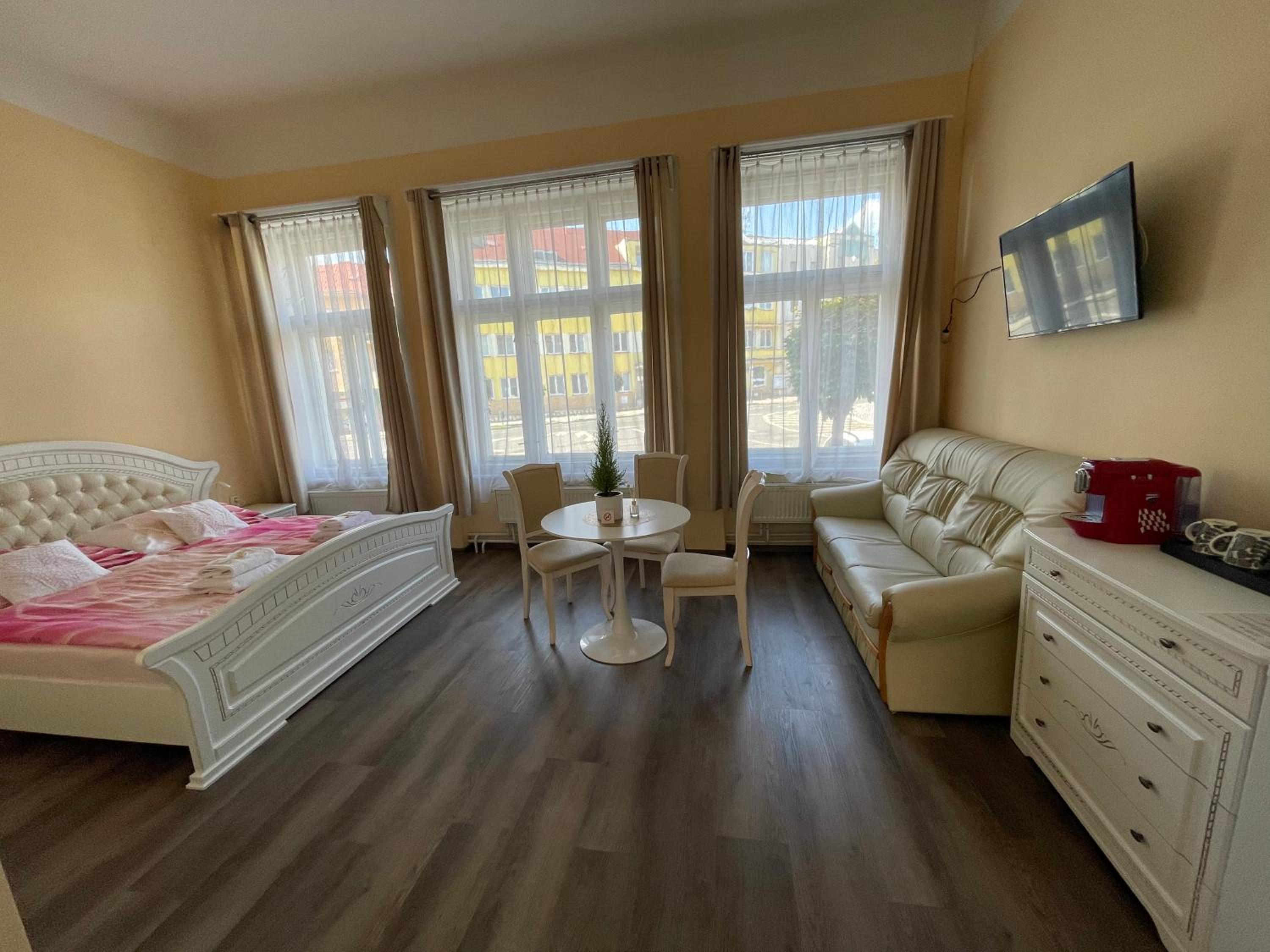 Deluxe Double Room with Bath photo 1
