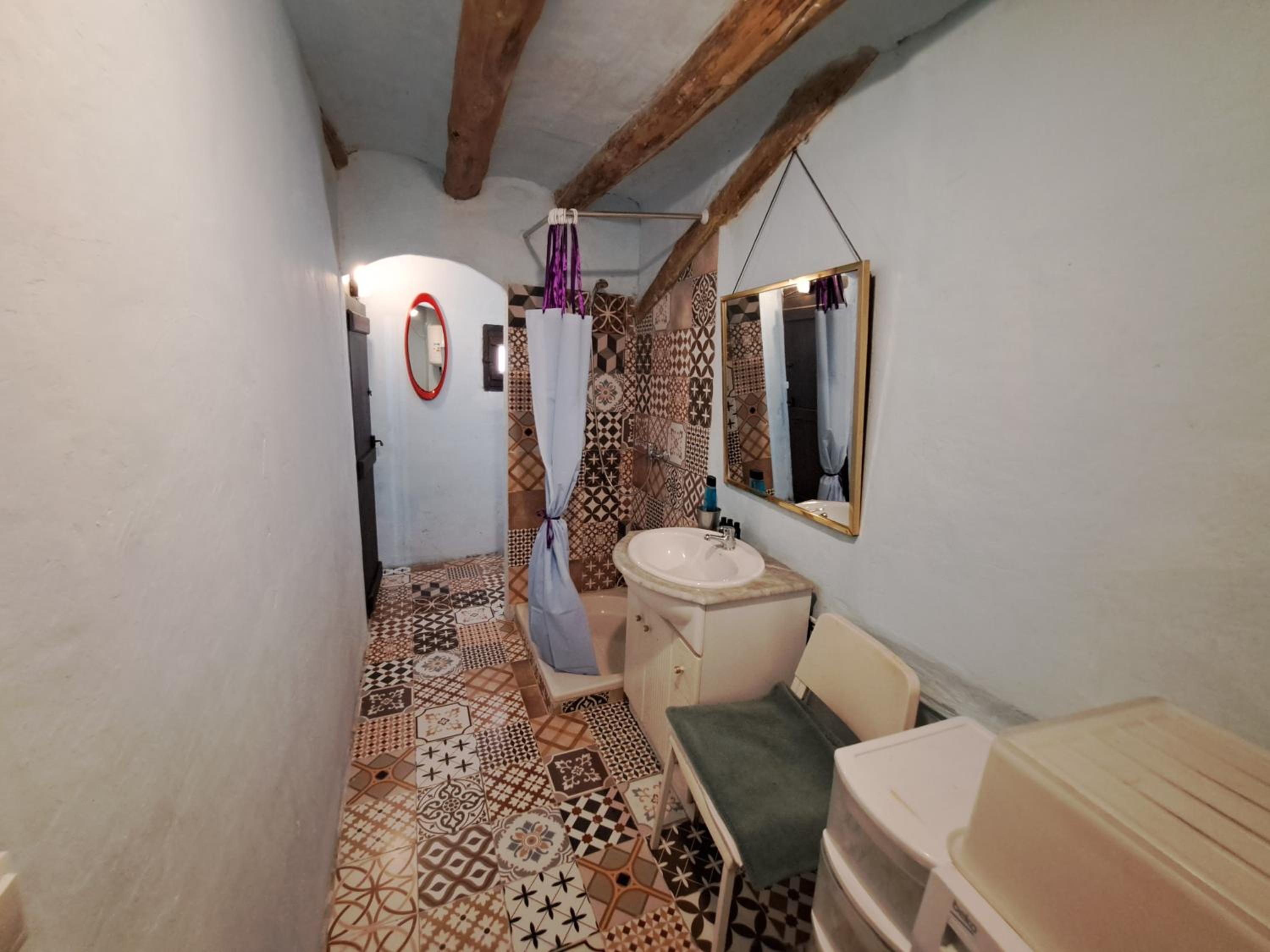 Seven-Bedroom House photo 3