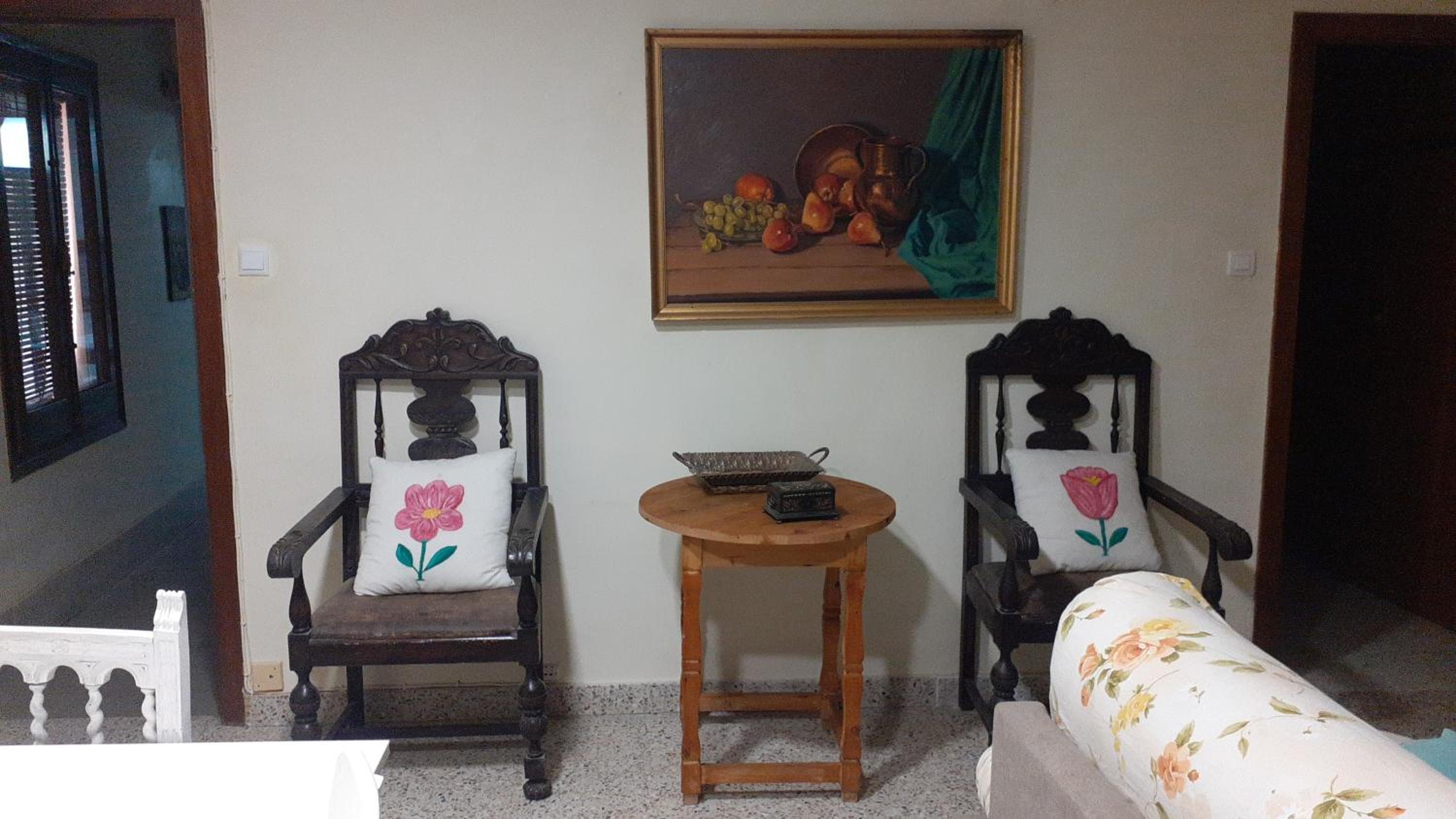Seven-Bedroom House photo 2