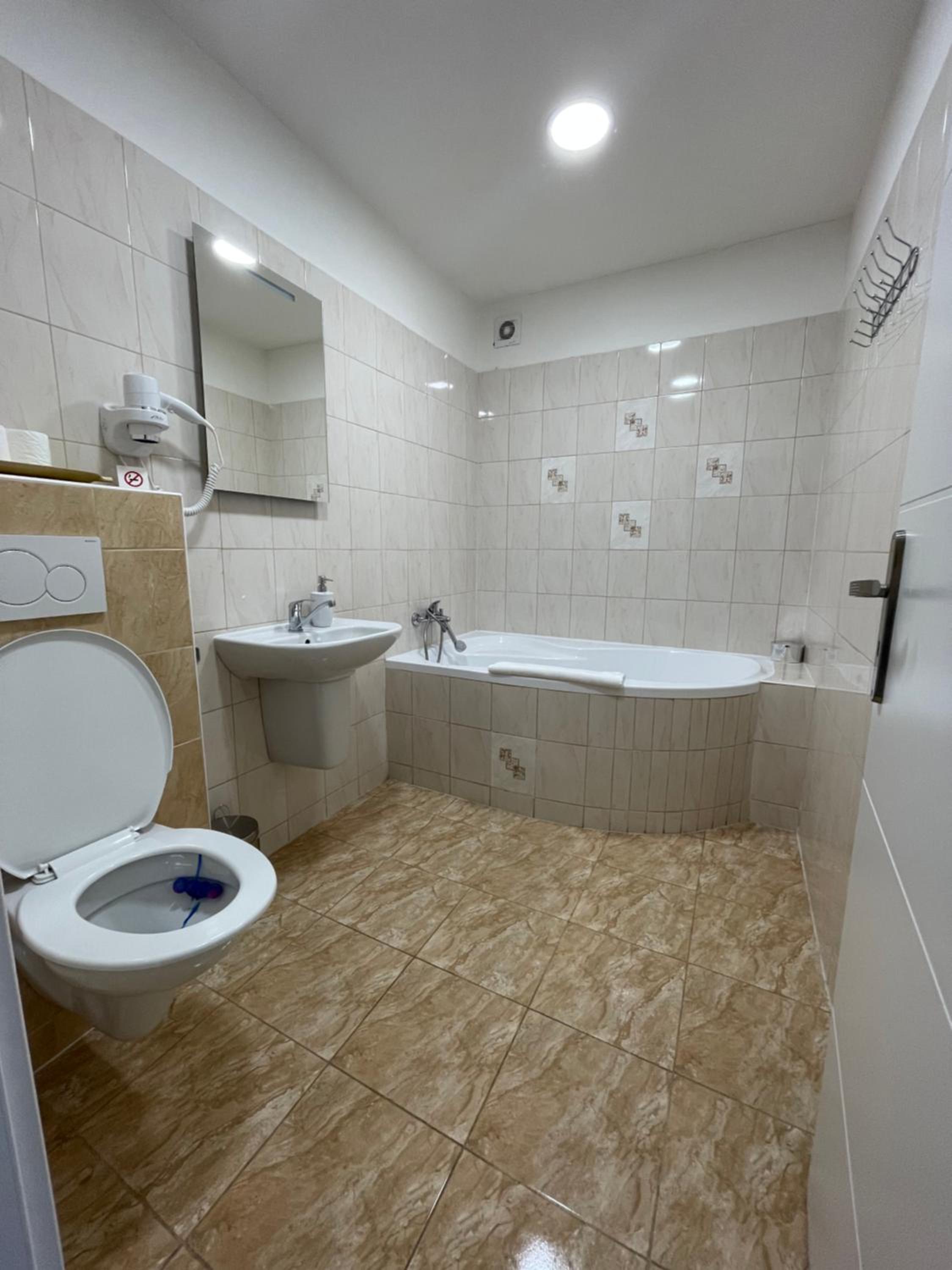 Deluxe Double Room with Bath photo 3