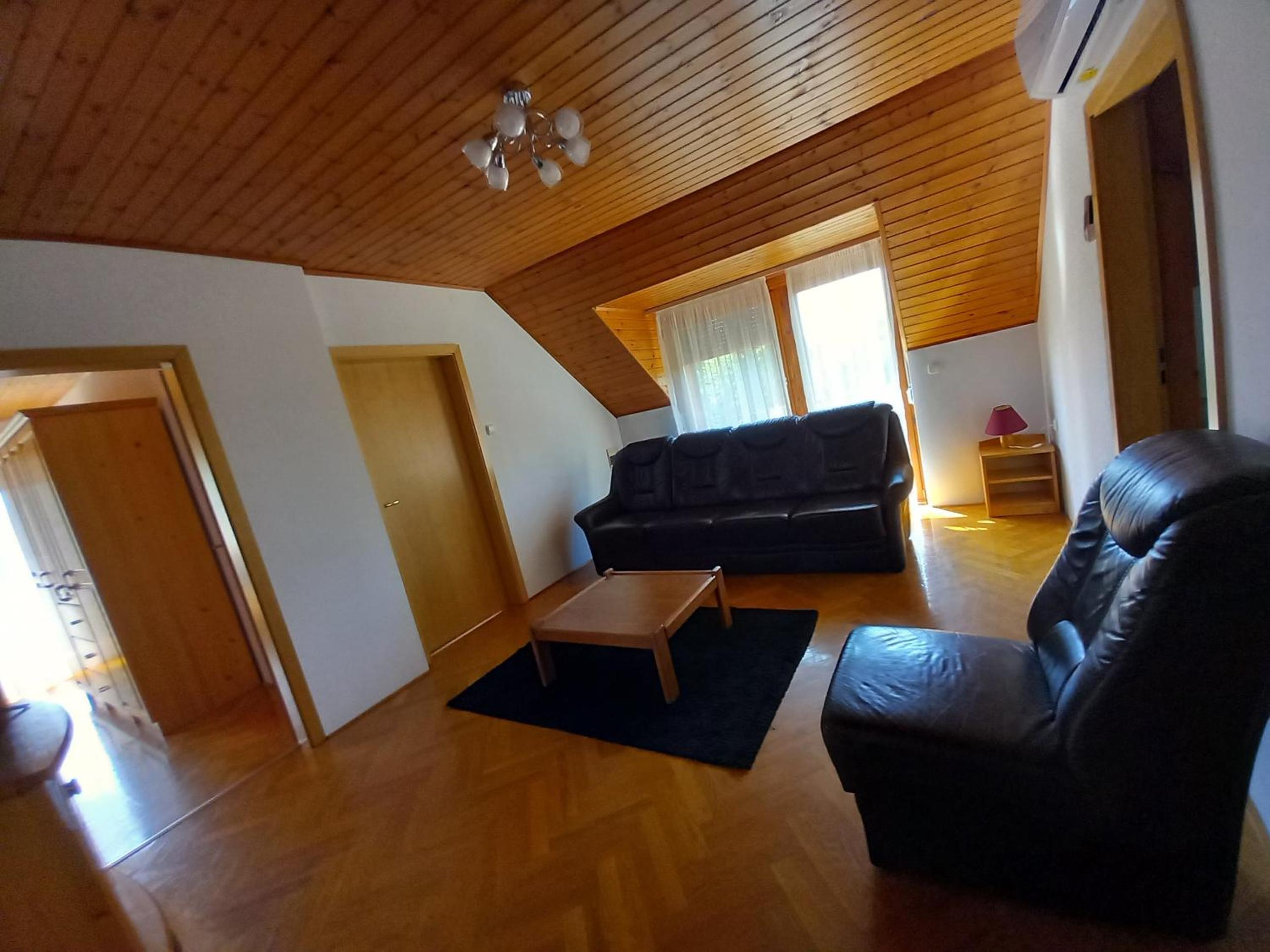 Six-Bedroom House - Photo 11