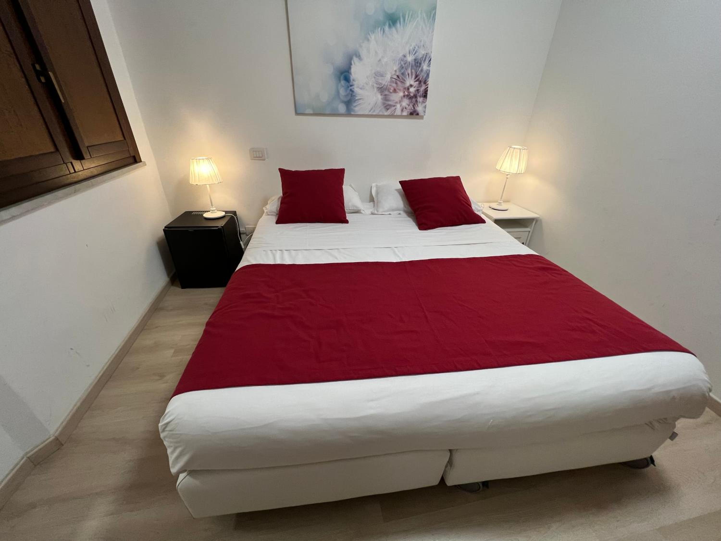 Small Double or Twin Room photo 2