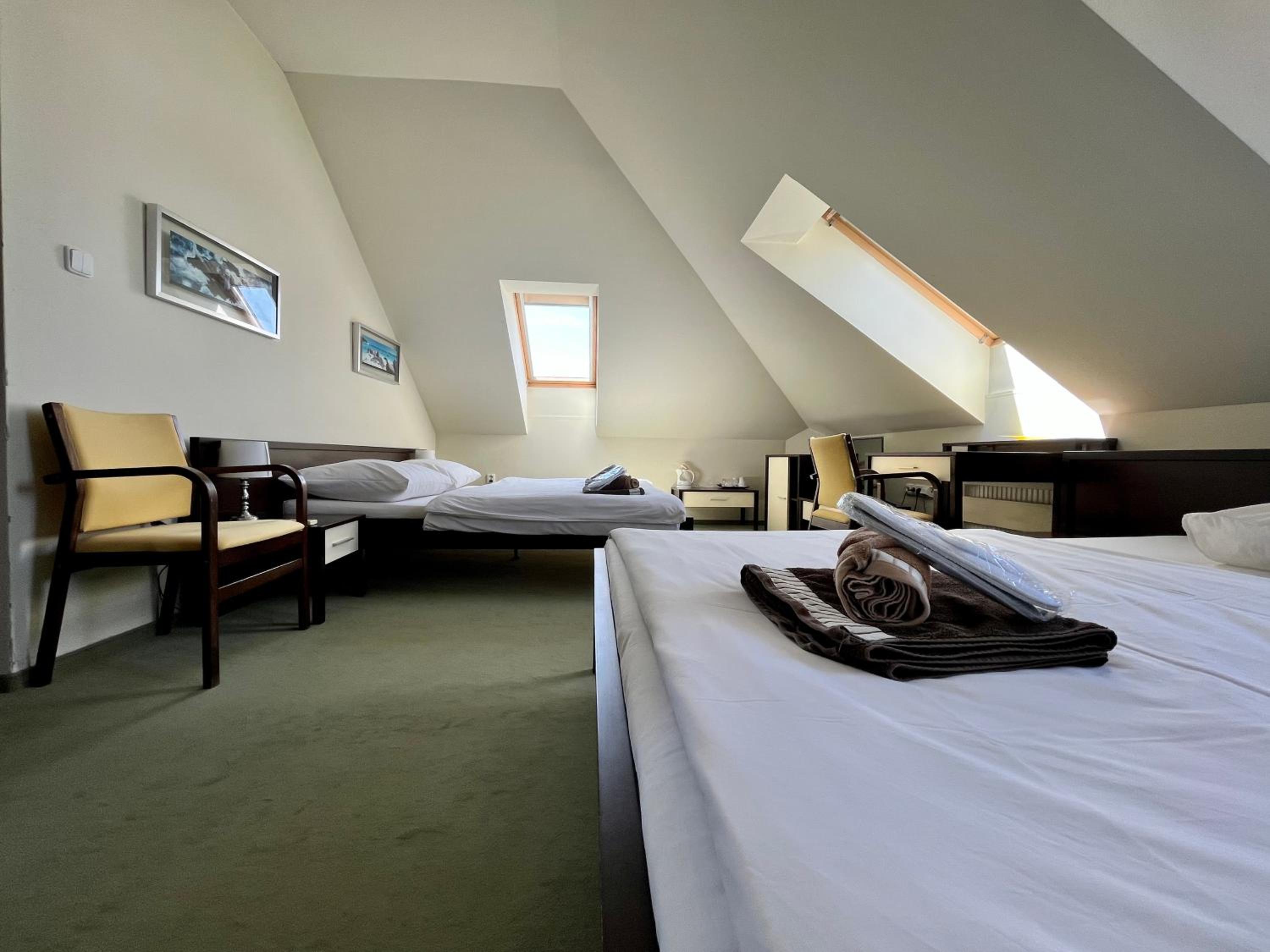Large Double or Twin Room photo 3