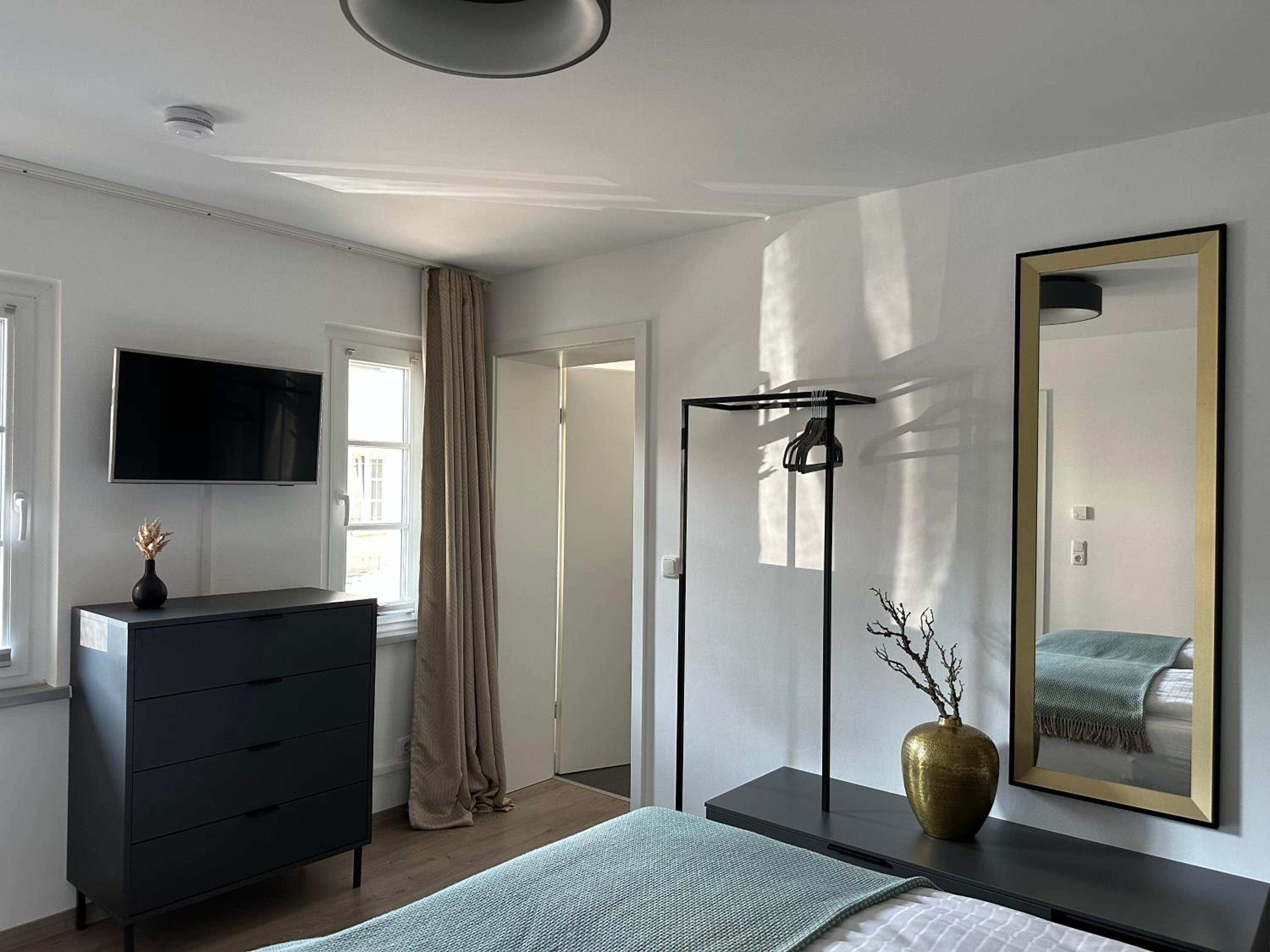 One-Bedroom Apartment - Photo 12