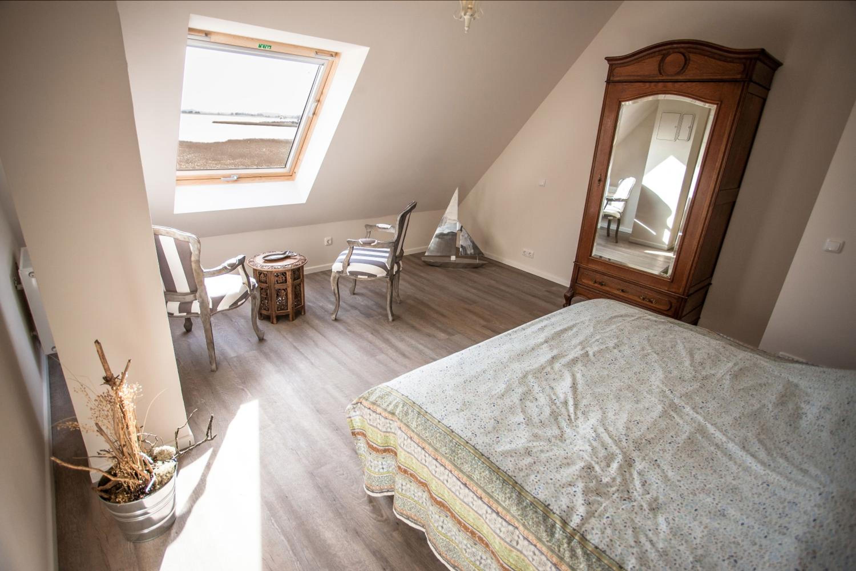 Three-Bedroom House photo 2