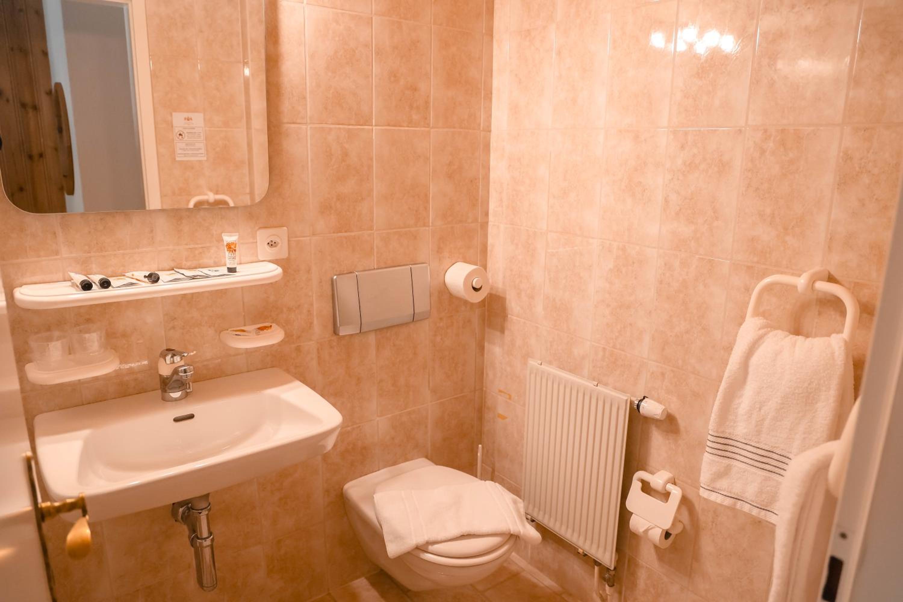 Standard Double or Twin Room photo 2