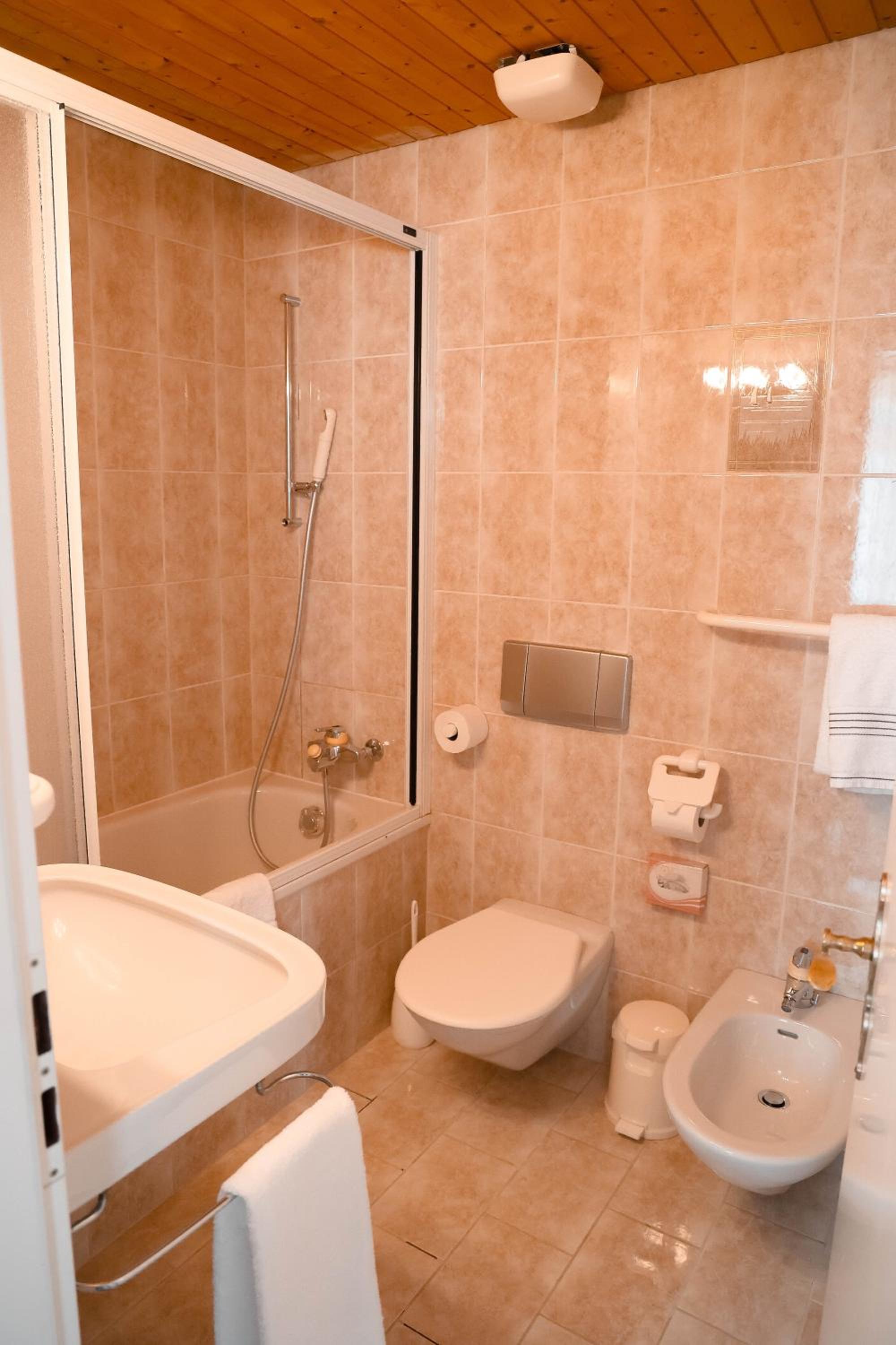 Standard Double or Twin Room photo 3