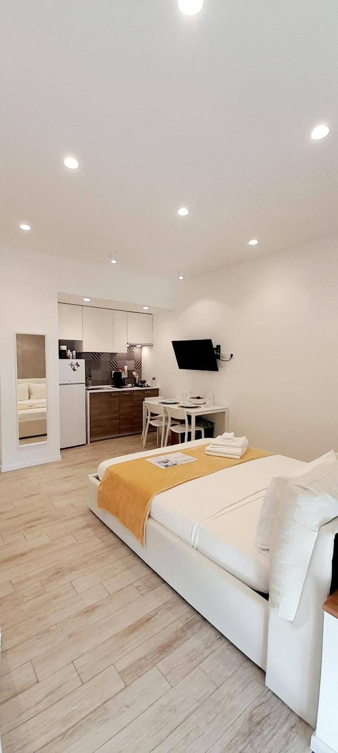 Double Room with Spa Bath - Photo 25