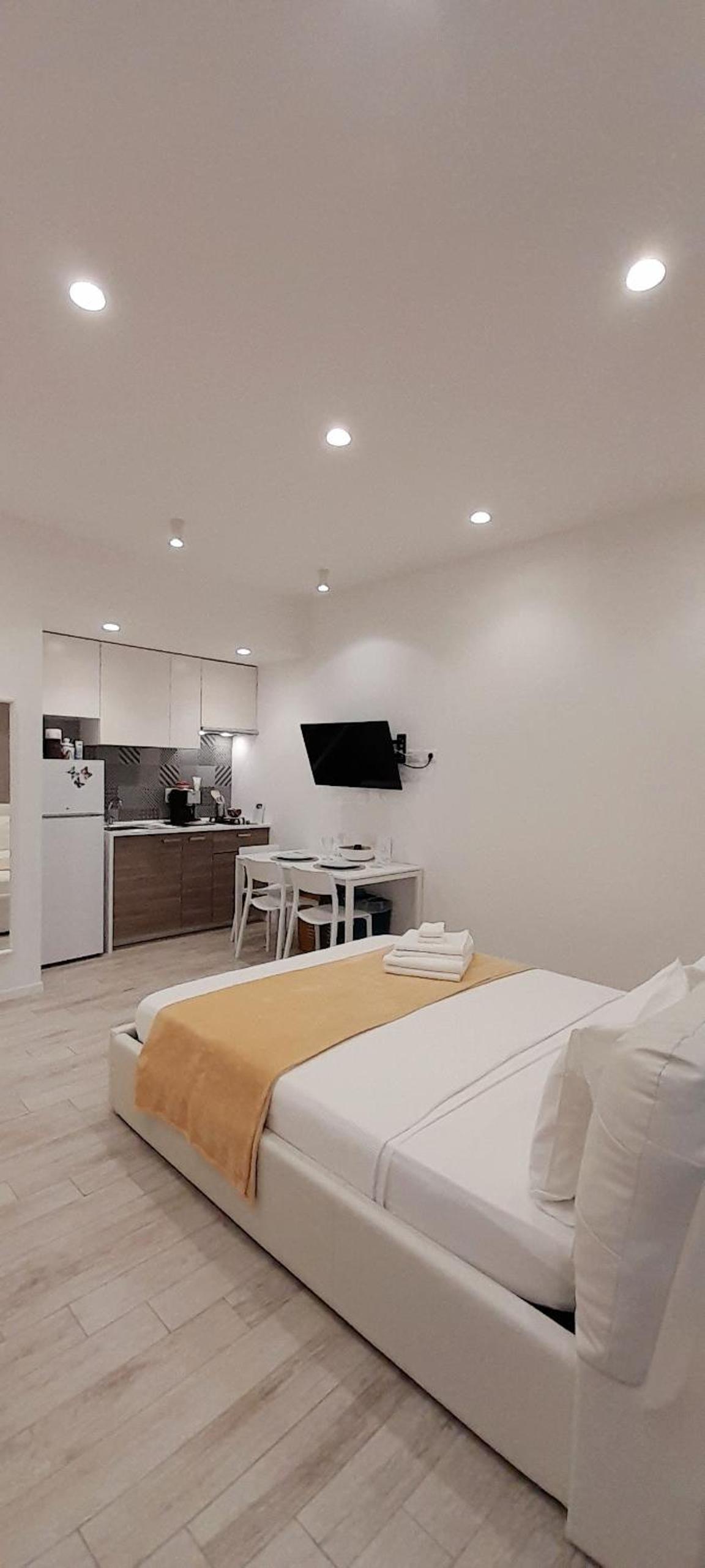 Double Room with Spa Bath - Photo 26