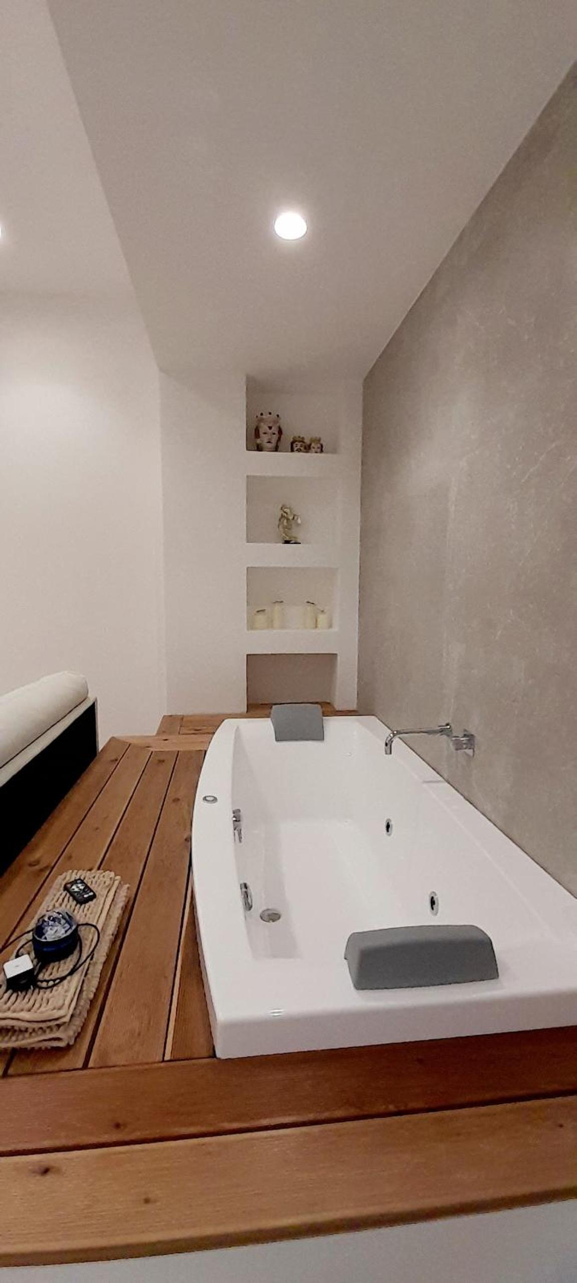 Double Room with Spa Bath - Photo 29