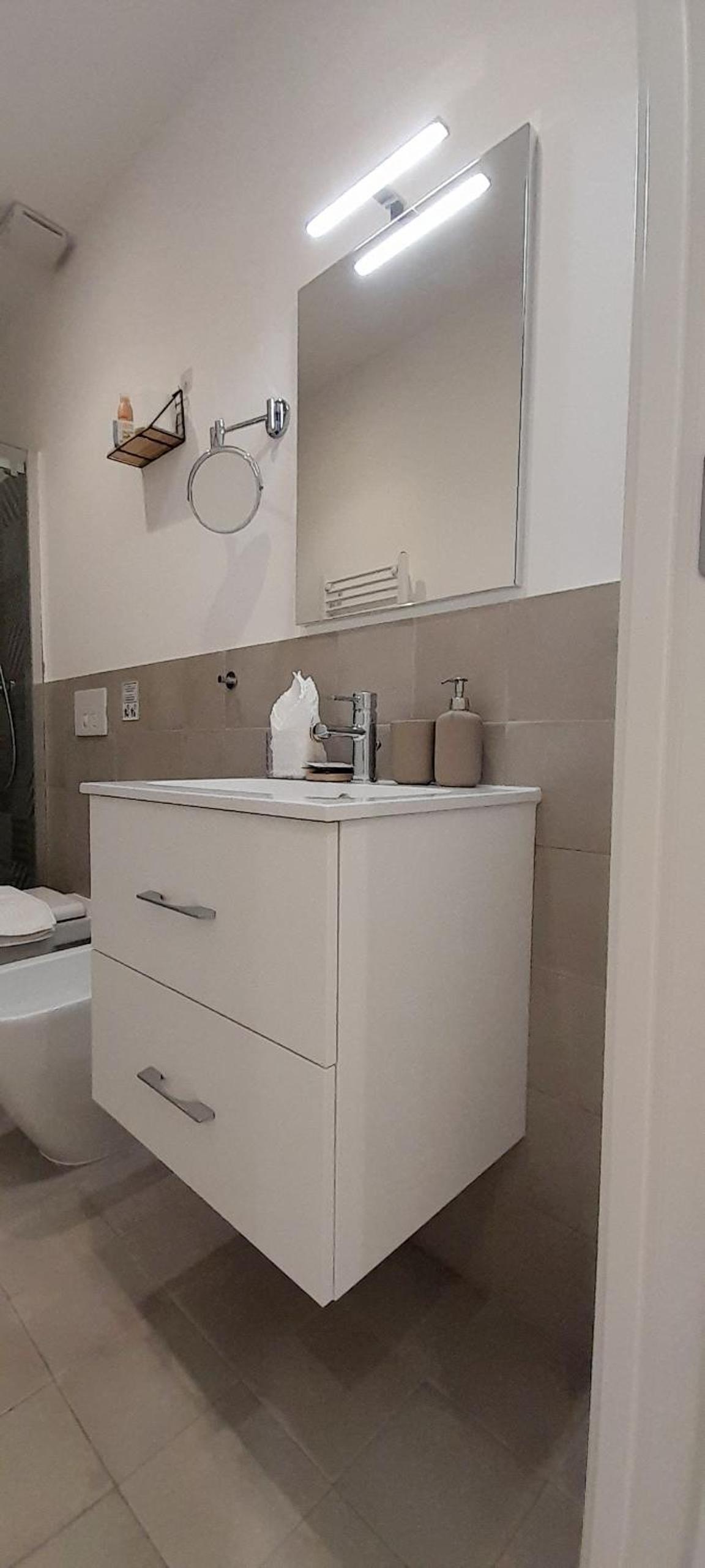 Double Room with Spa Bath - Photo 31