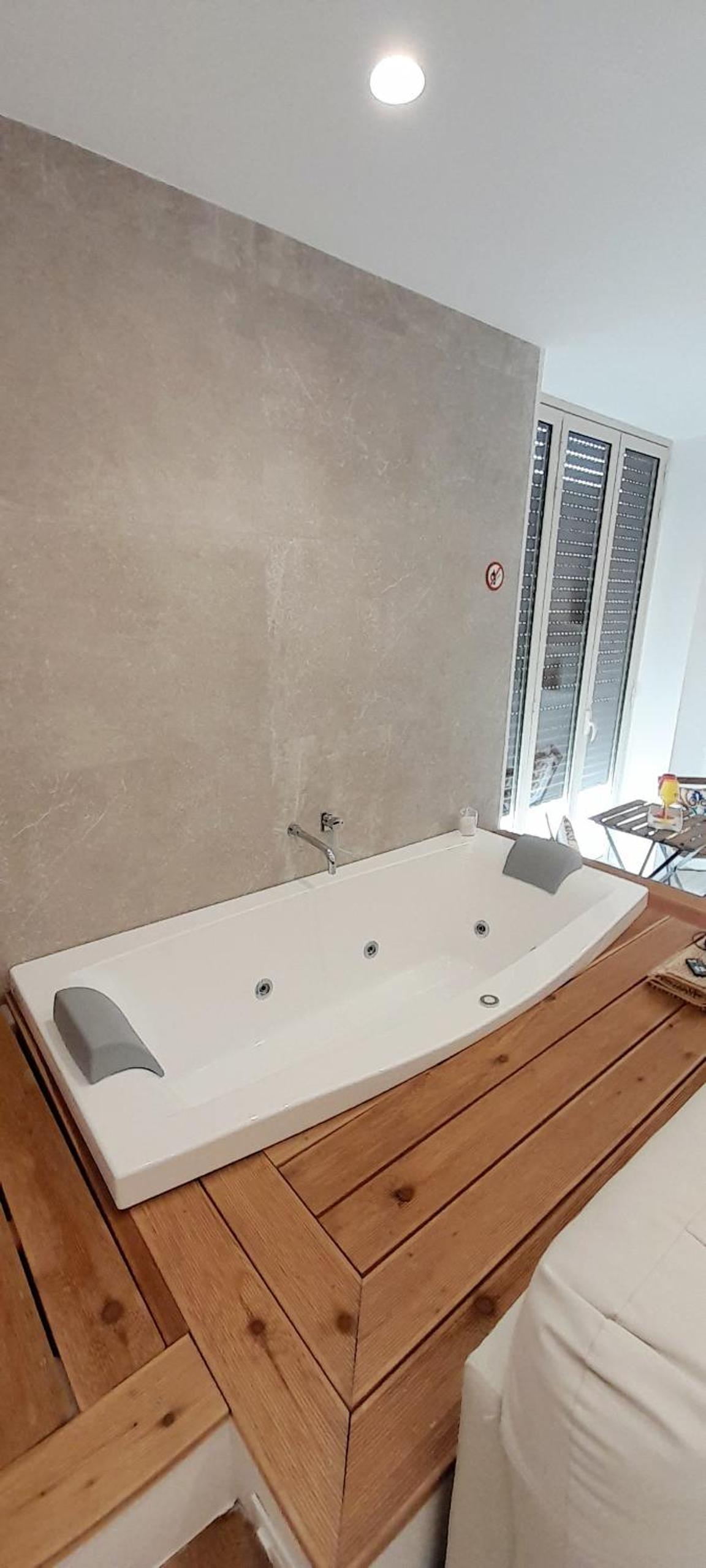 Double Room with Spa Bath - Photo 34