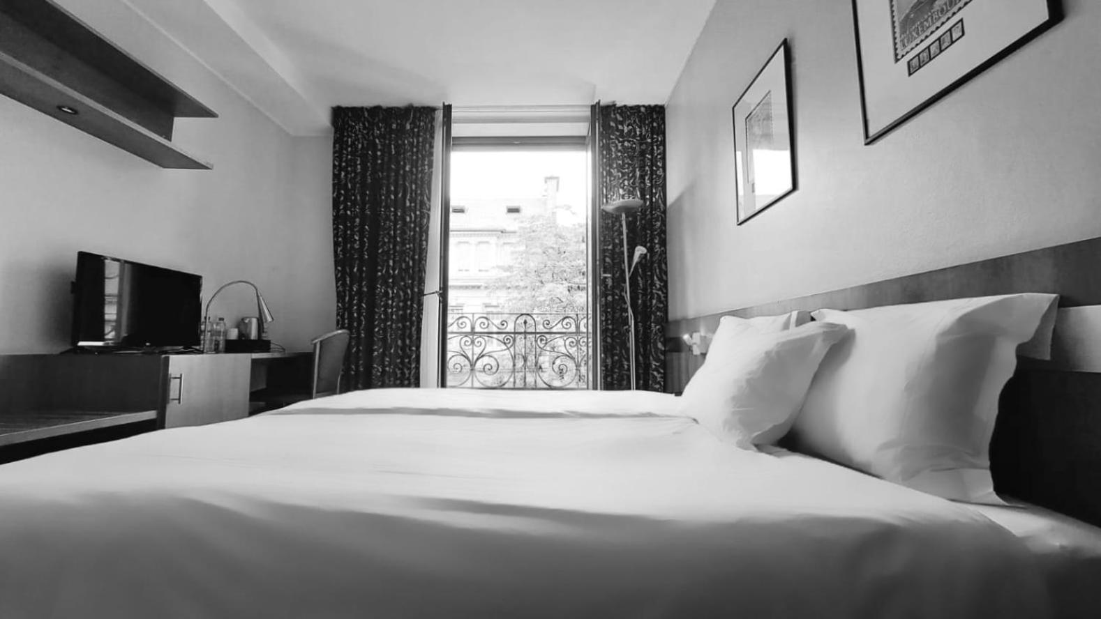 Deluxe Double Room with Balcony - Photo 1