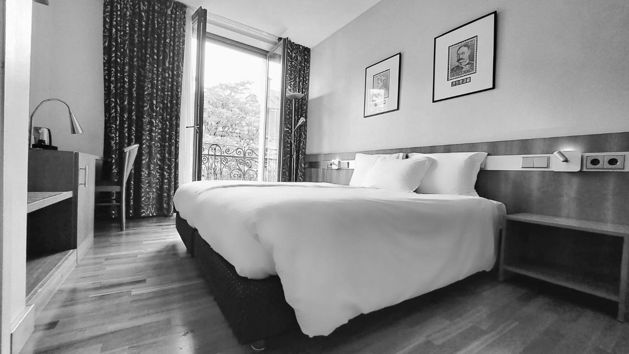 Deluxe Double Room with Balcony - Photo 3