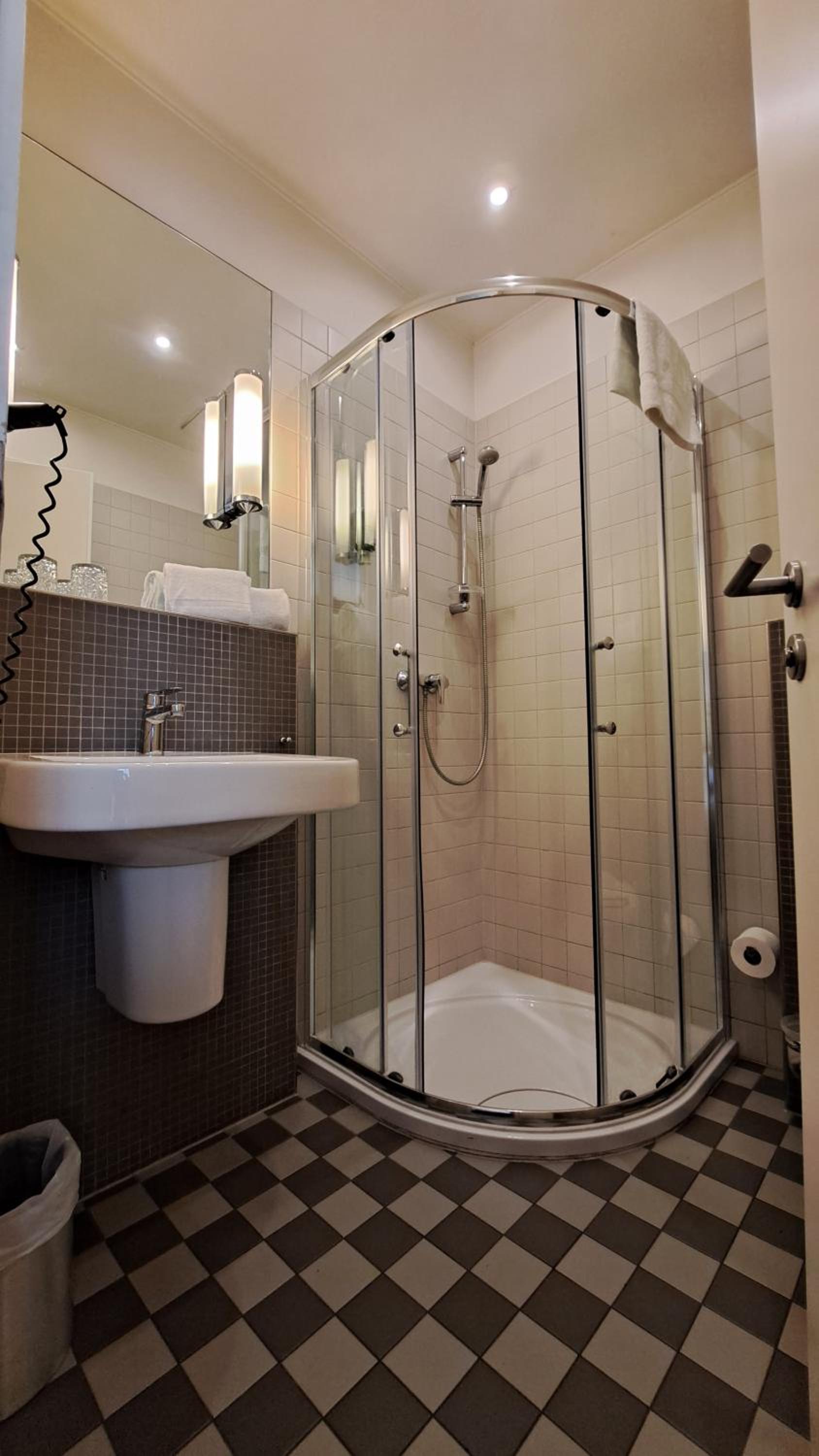 Deluxe Double Room with Balcony - Photo 2