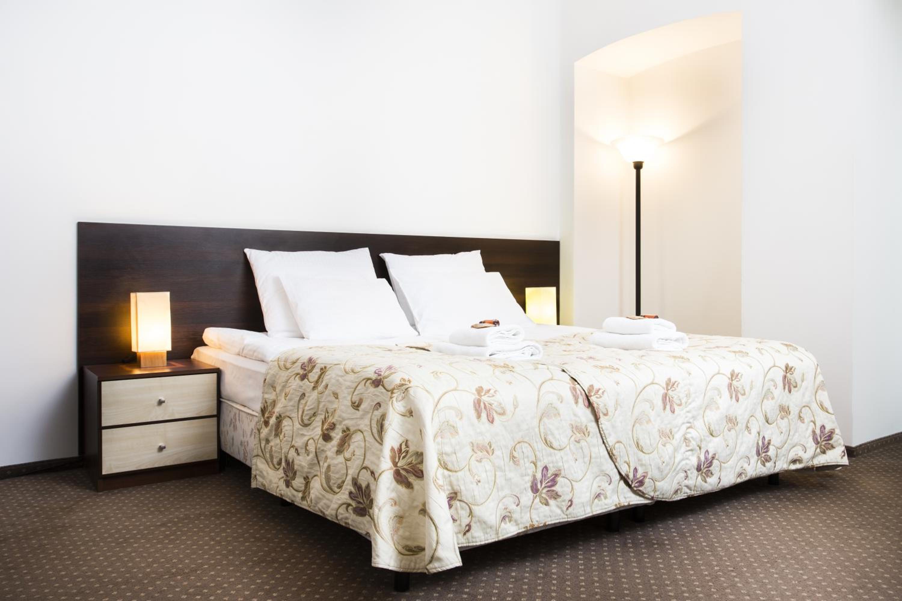 Standard Double or Twin Room - Photo 8