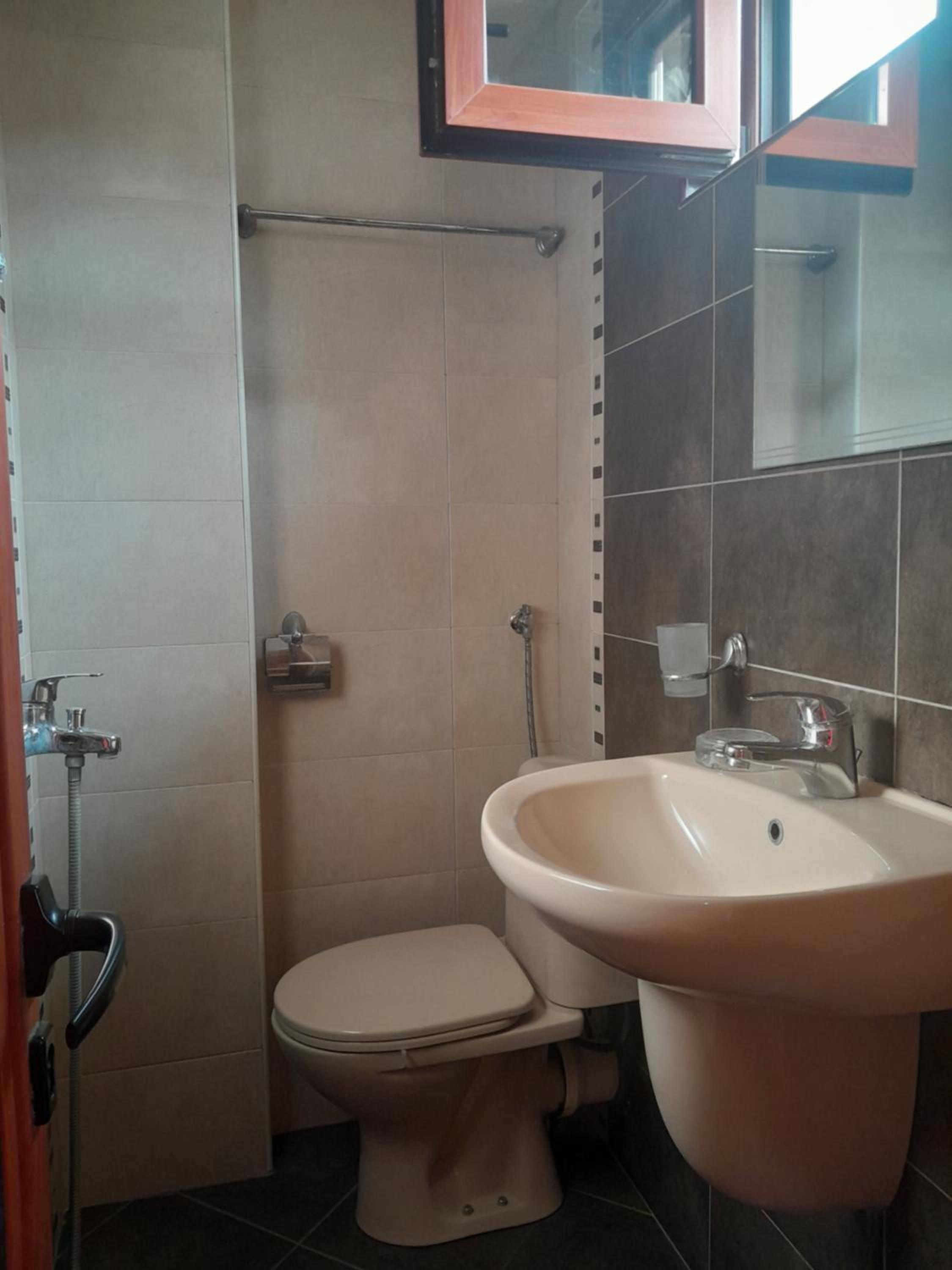 Single Room with Shared Shower and Toilet photo 3