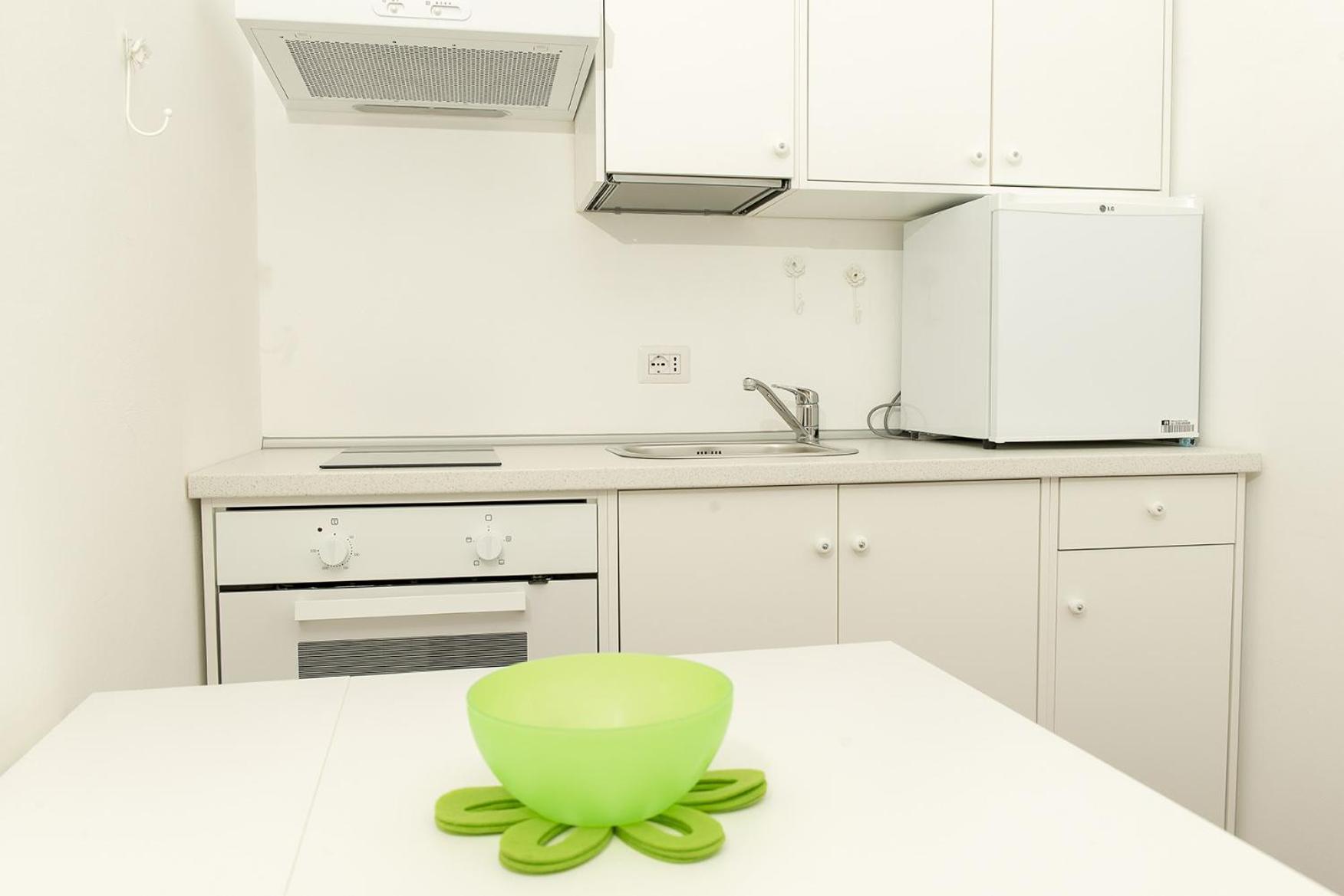 Apartment photo 2