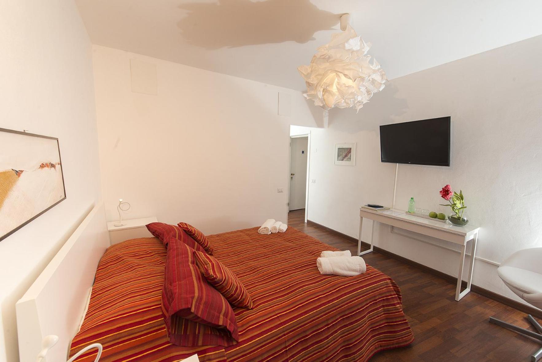 Double Room with Private Bathroom photo 3