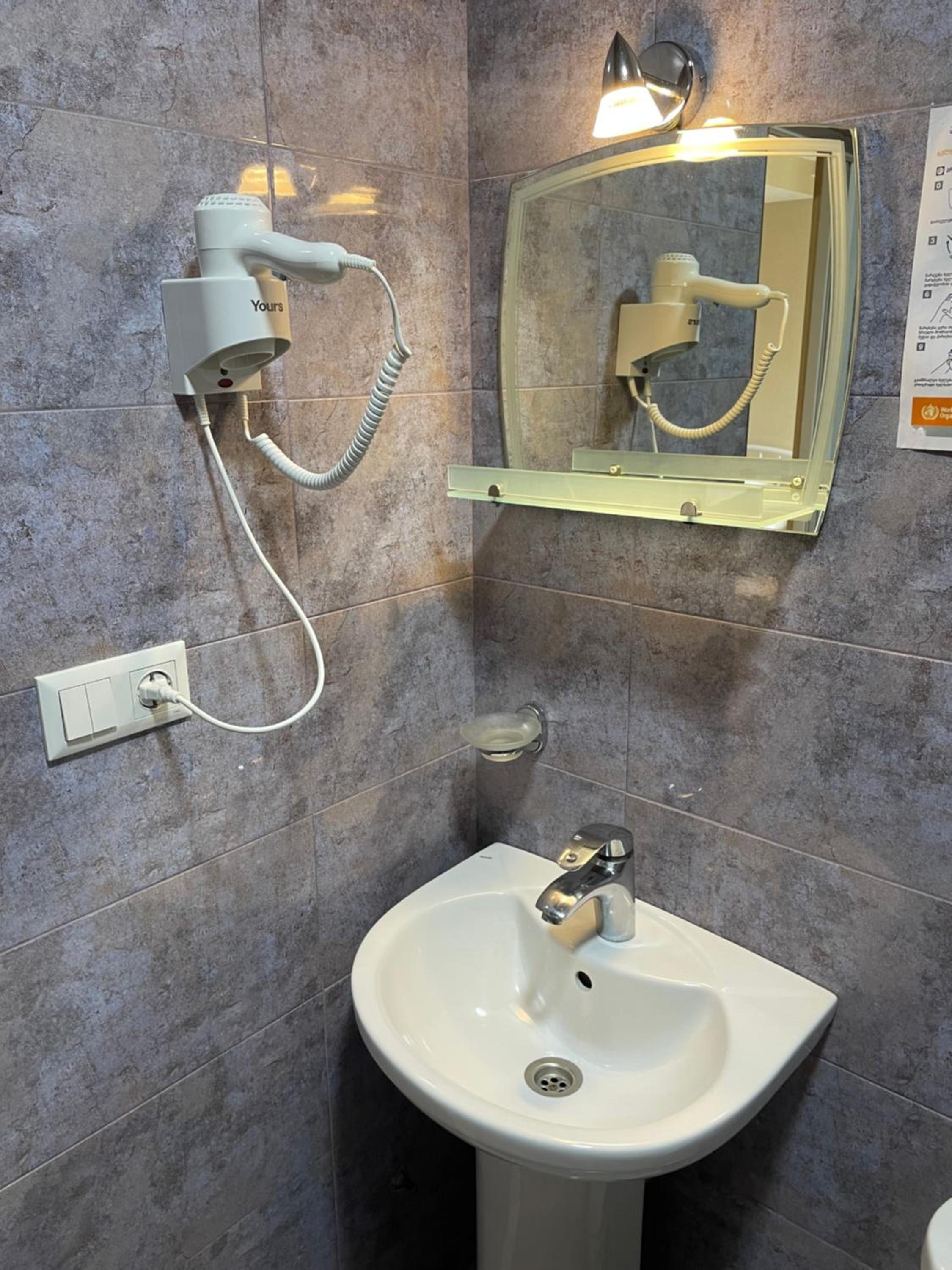 Deluxe Double Room (2 Adults + 1 Child) photo 3