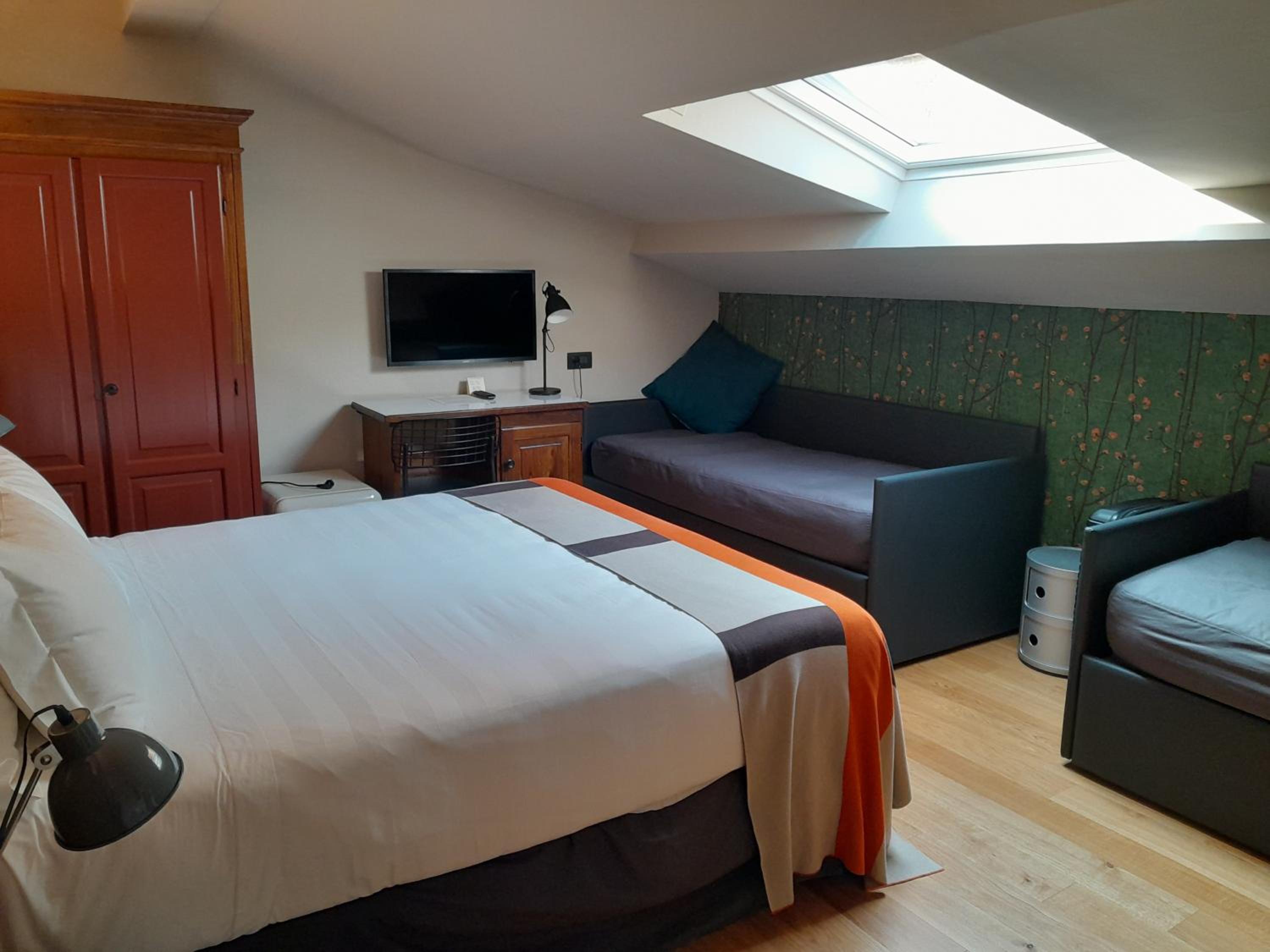 Superior Quadruple Room photo 2