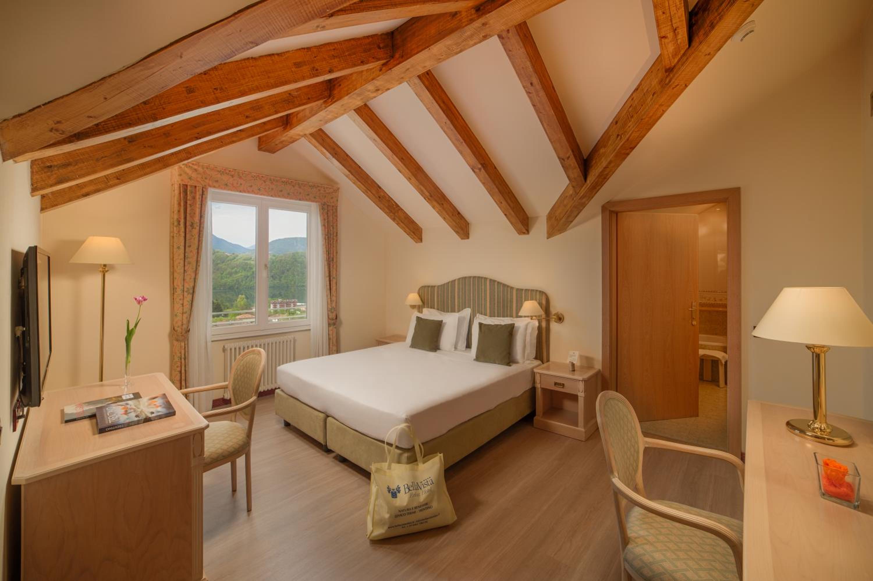 Suite with Lake View and Spa access