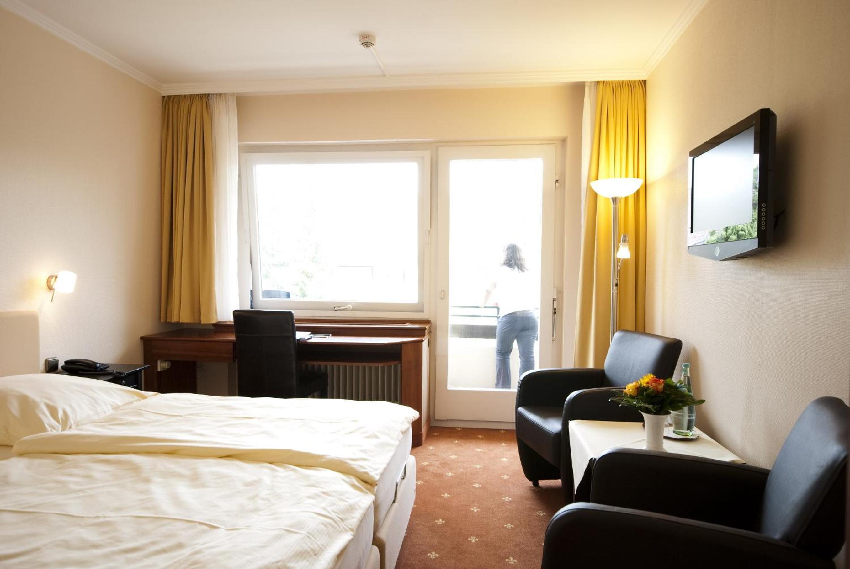 Standard Double Room - Photo 9