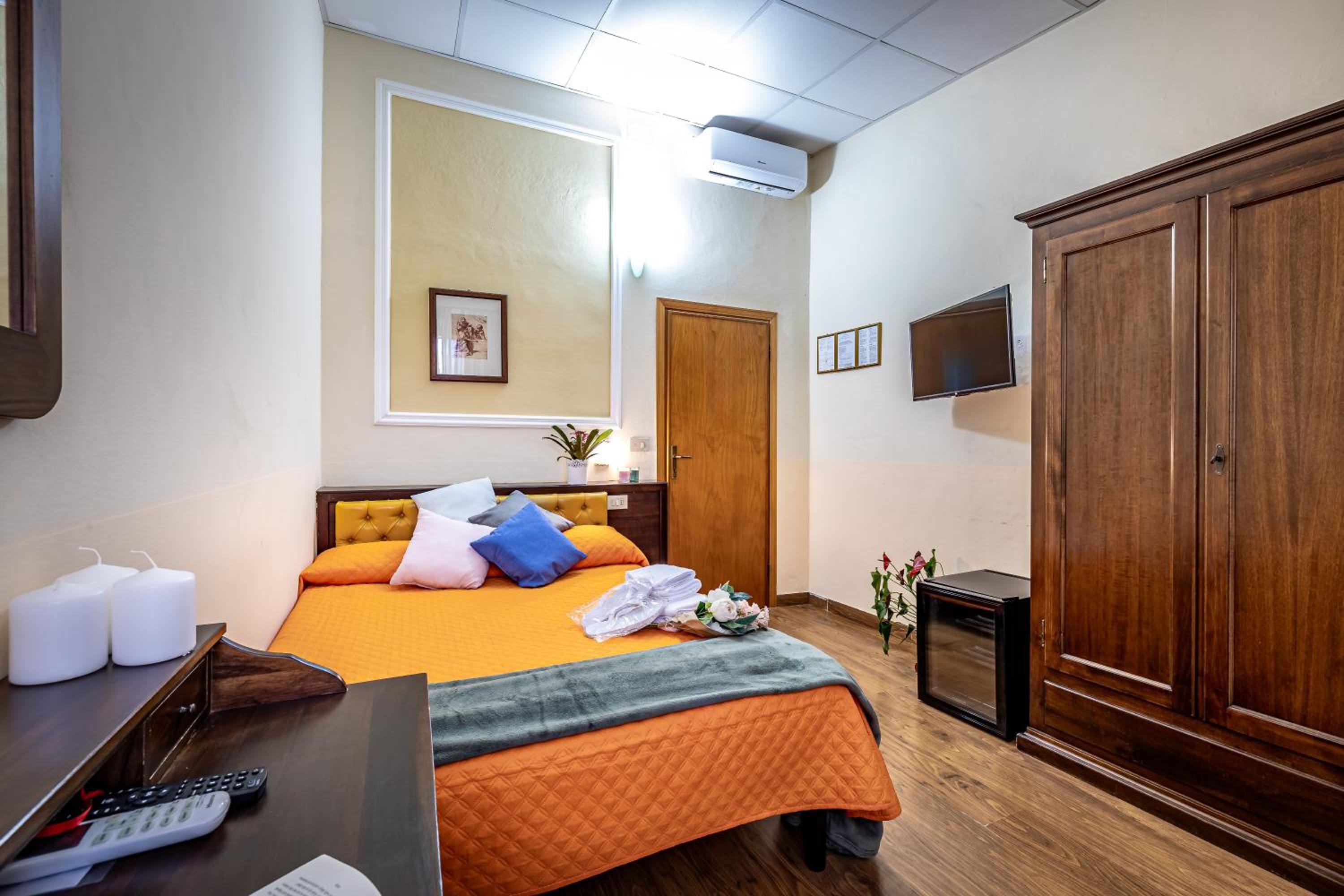 Single Room photo 2