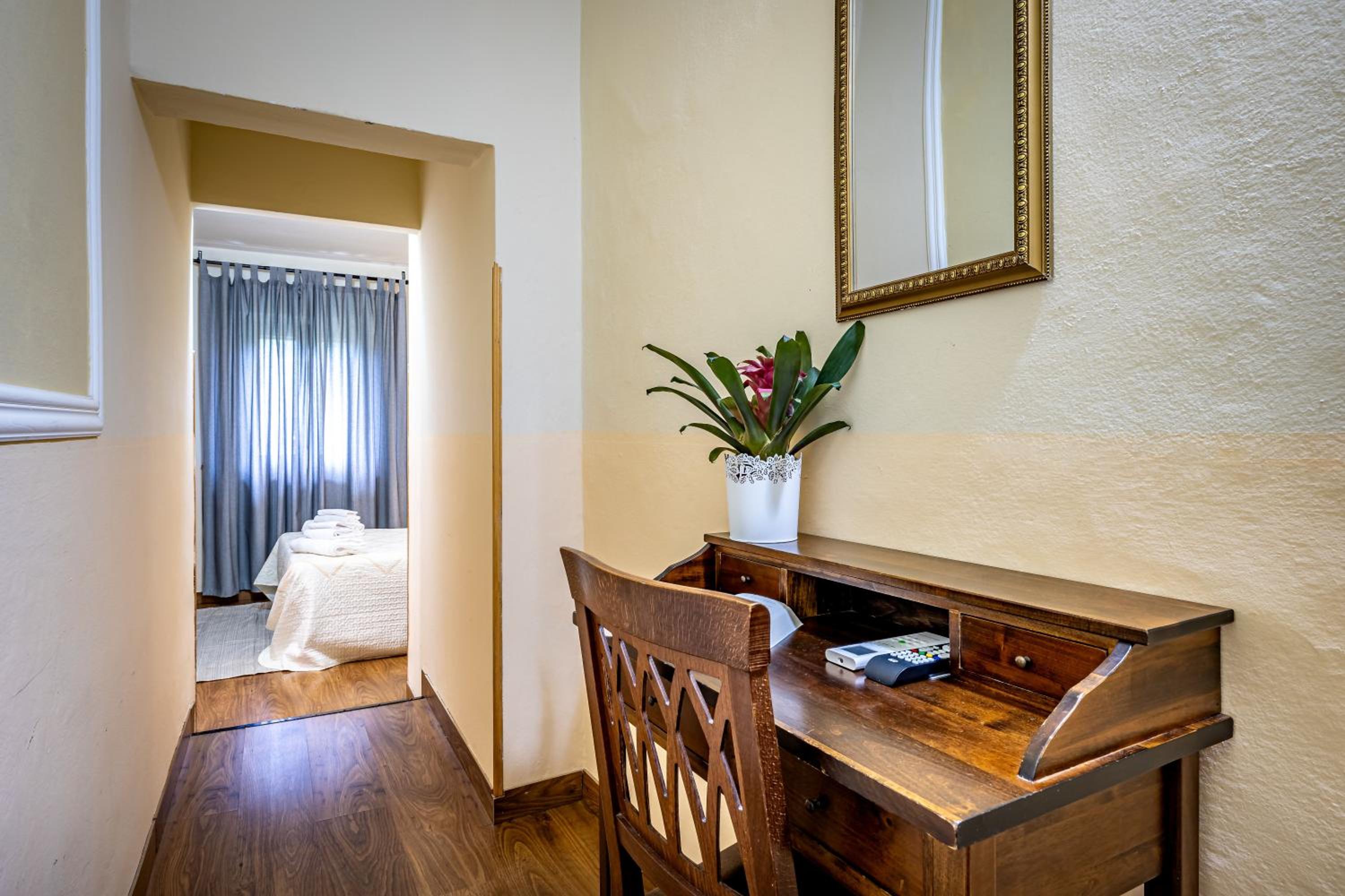 Economy Double Room photo 3