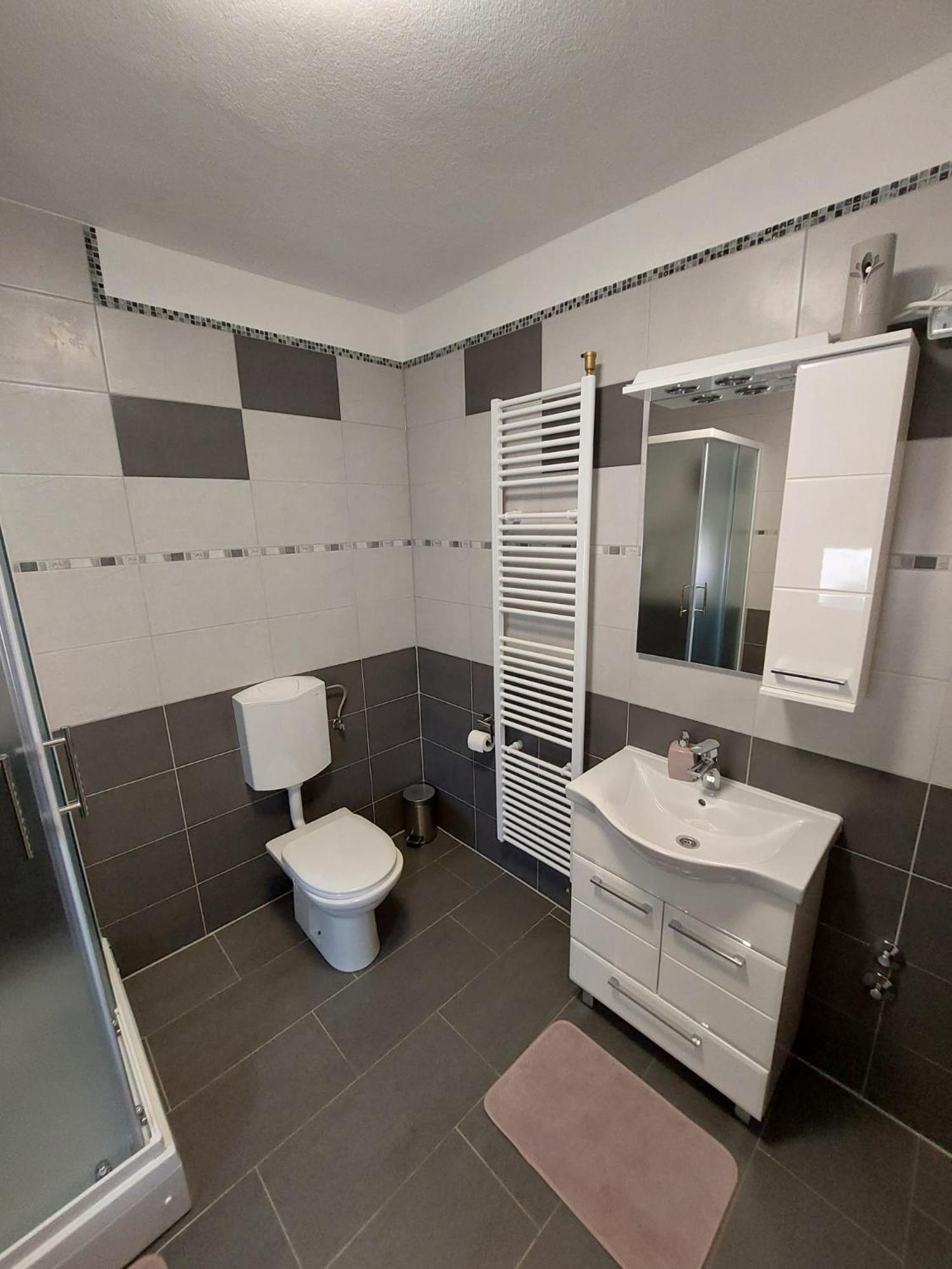 One-Bedroom Apartment - Photo 30