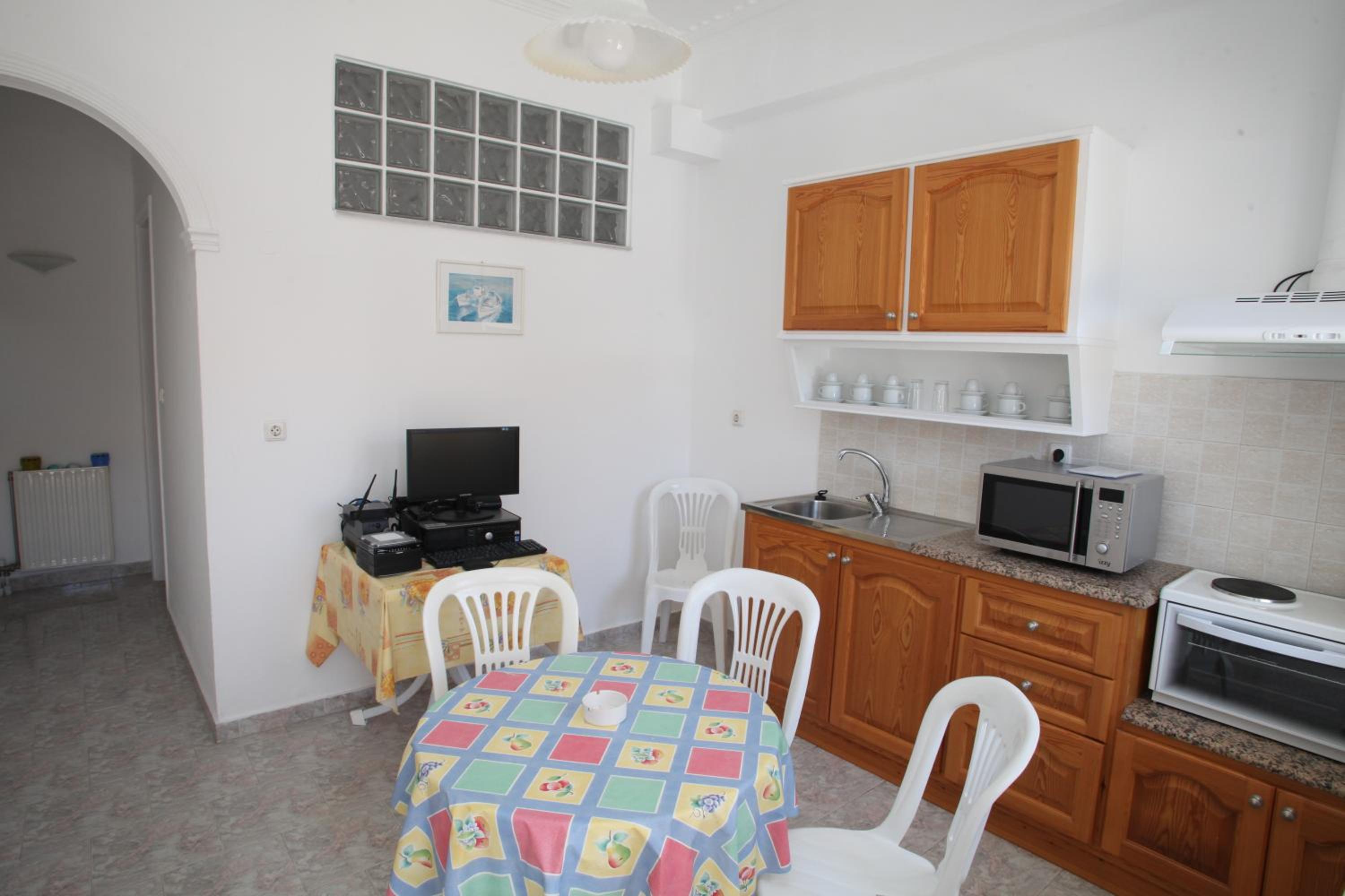 Basic Twin Room with Shared Kitchen photo 2