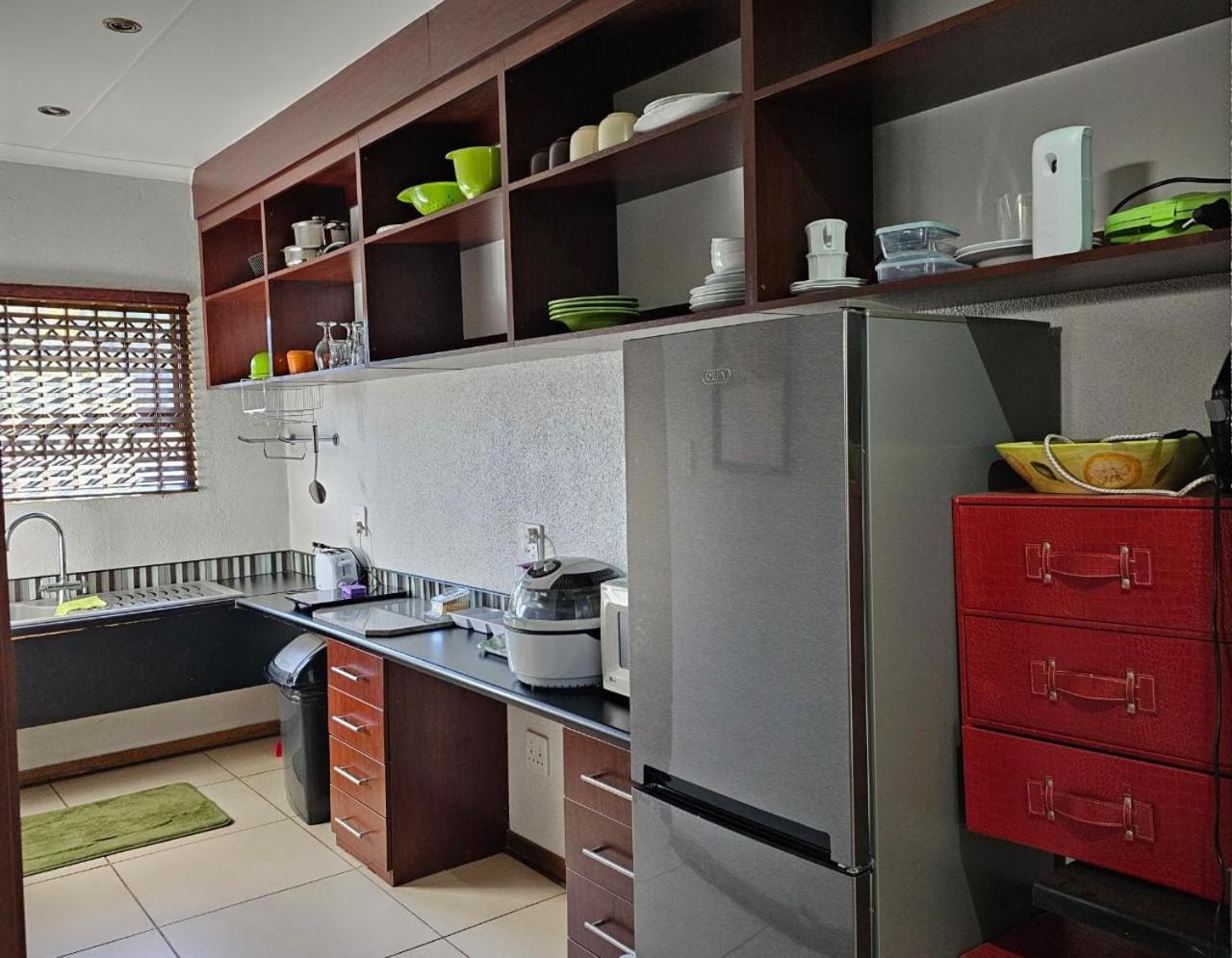 Large Twin Room - Photo 9
