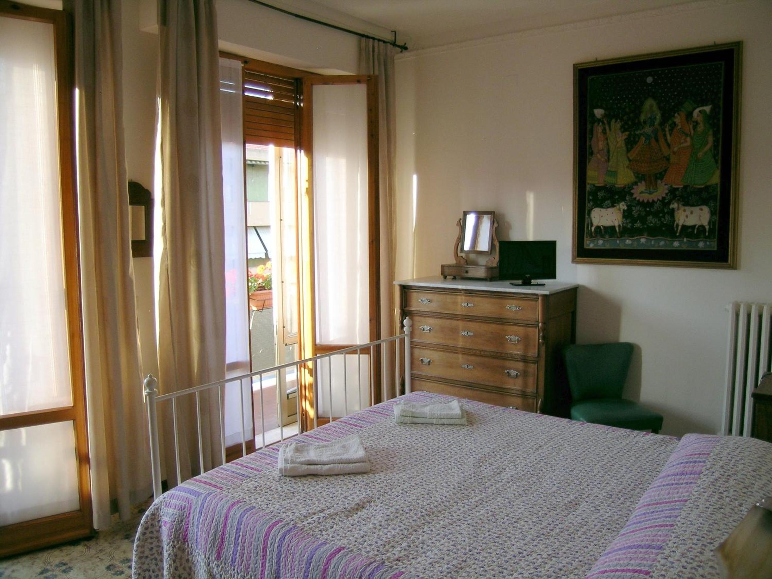 Double Room with Shared Bathroom photo 1