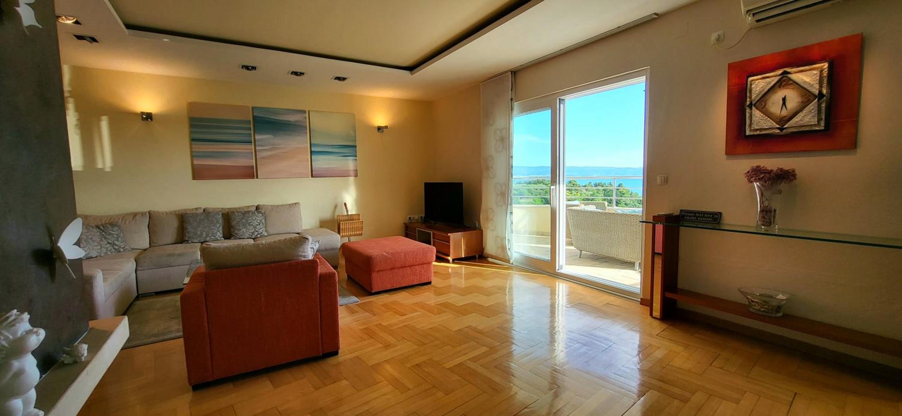 Apartment with Sea View - Photo 4