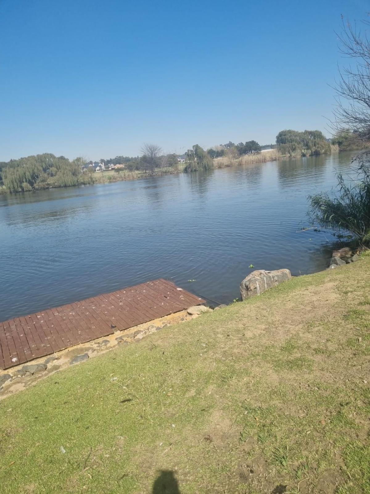 Deluxe Double or Twin Room with River View photo 2