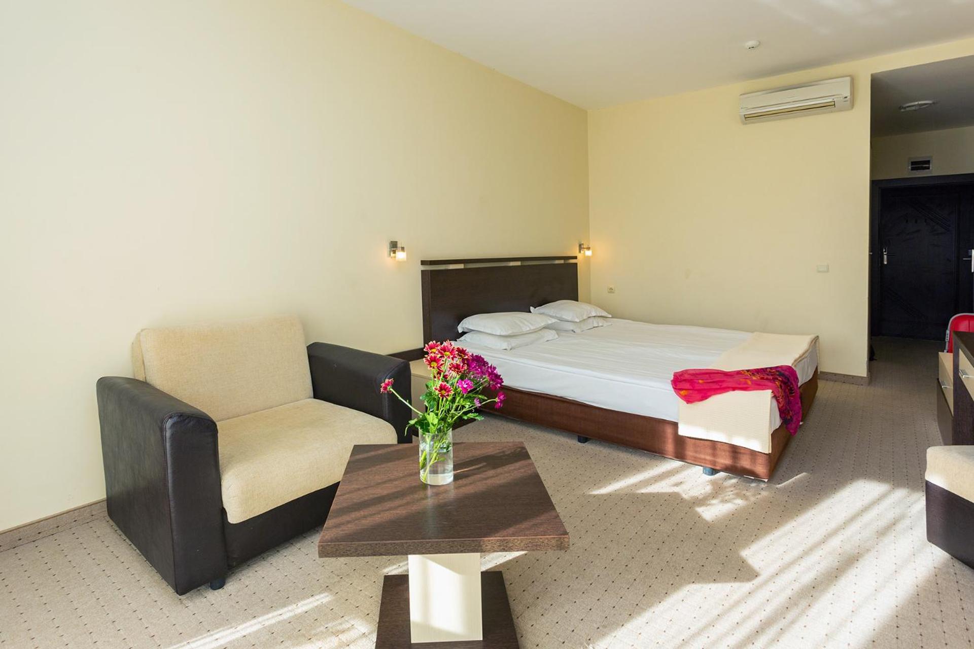 Double or Twin Room with Balcony photo 1