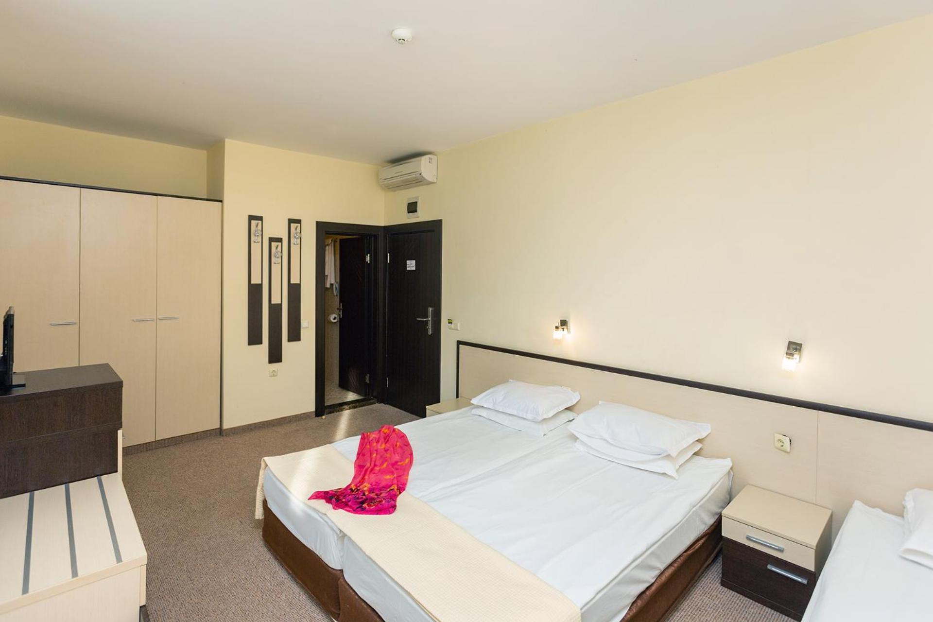 Double or Twin Room with Balcony photo 2